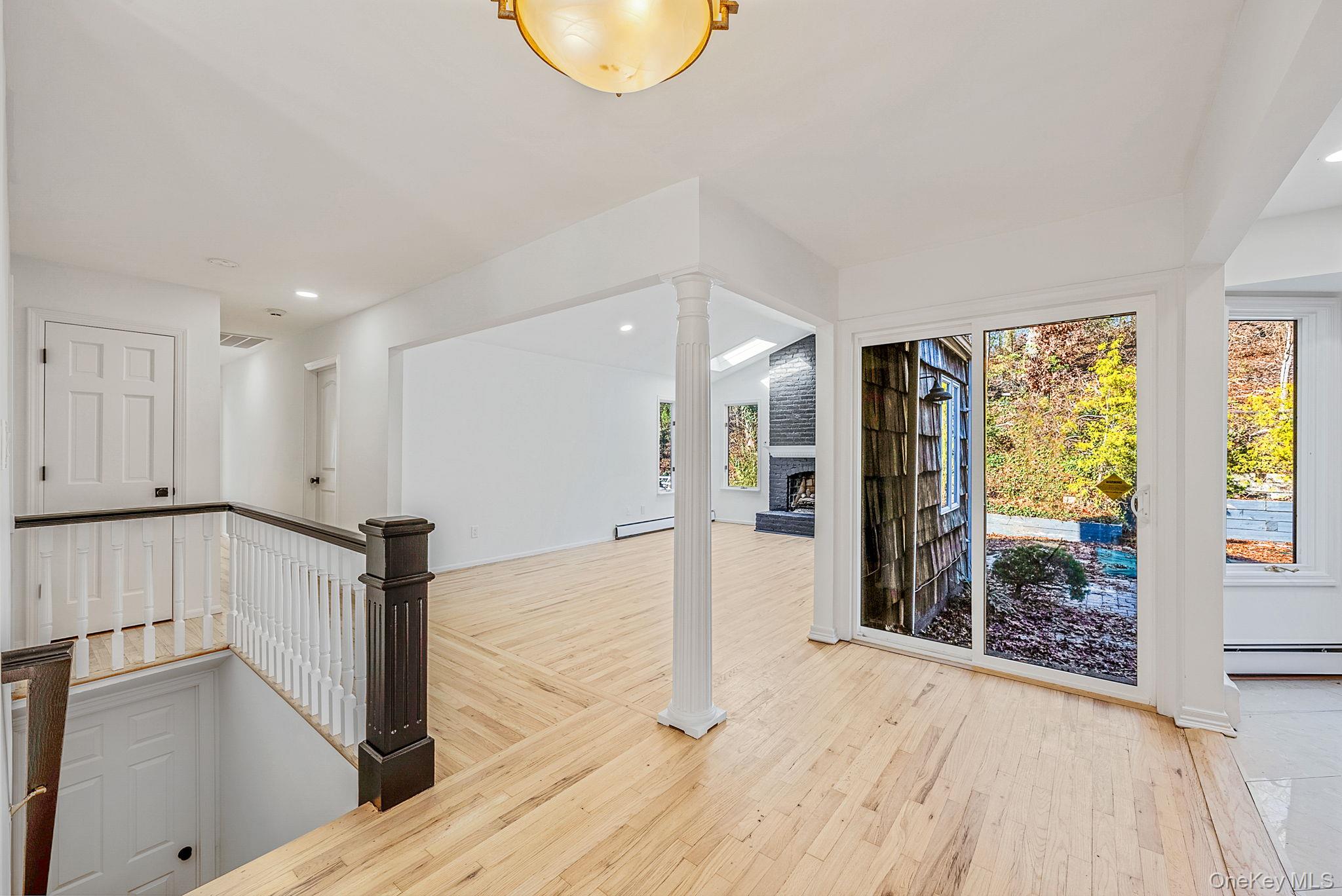 25 Farmington Lane, Melville, NY 11747