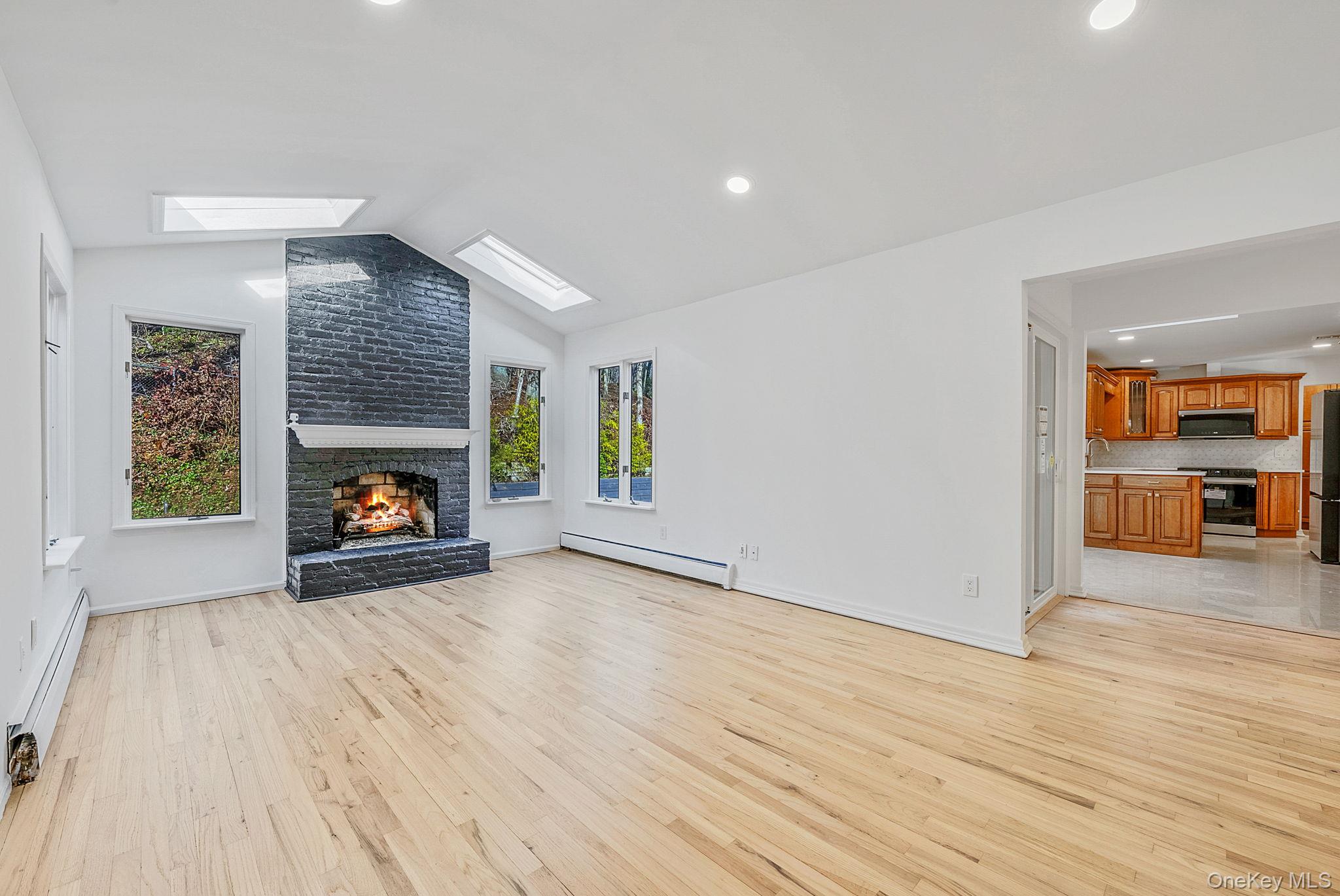 25 Farmington Lane, Melville, NY 11747