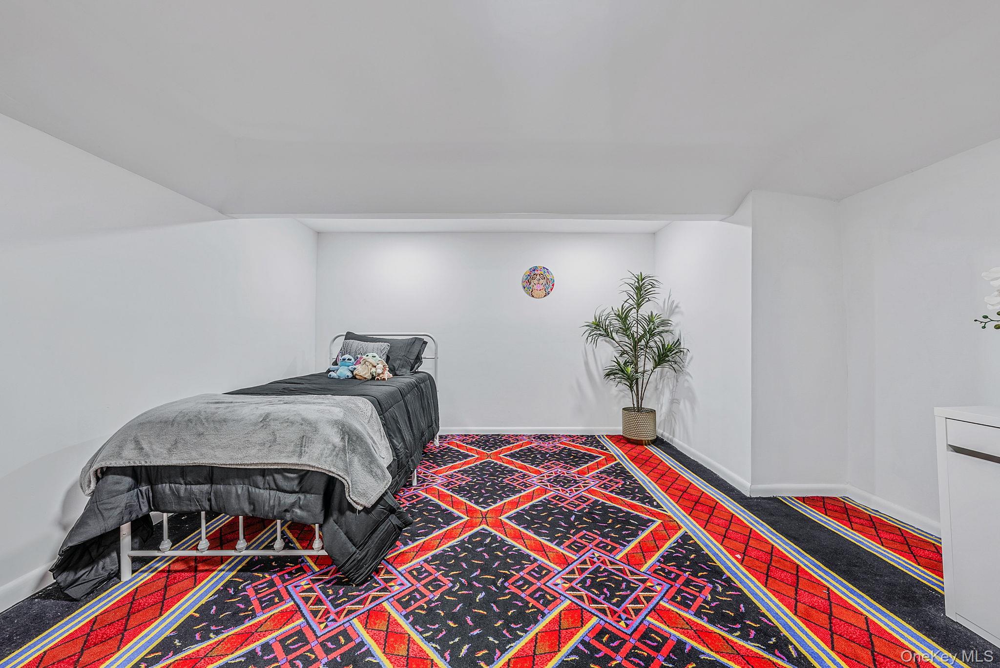 25 Farmington Lane, Melville, NY 11747