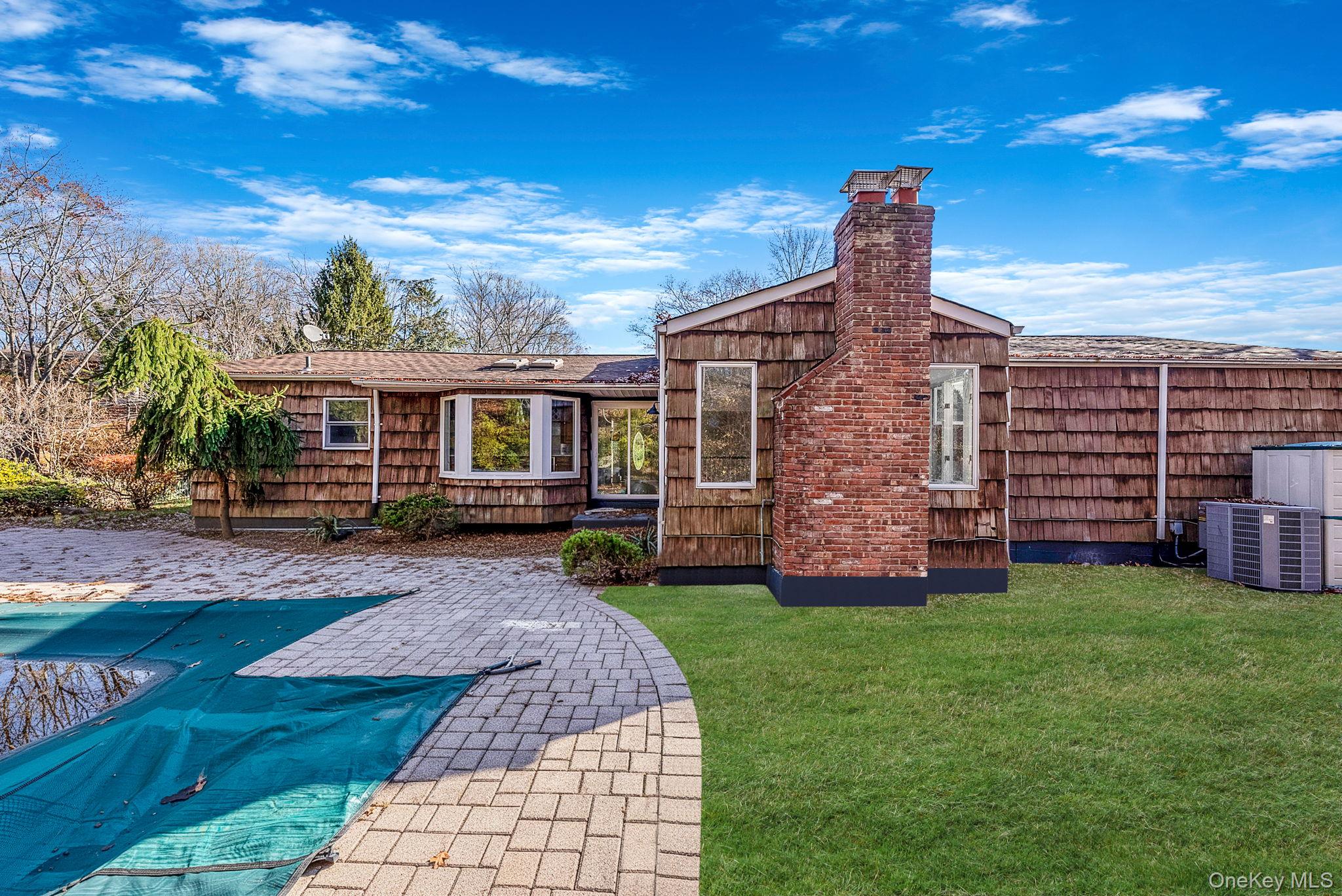 25 Farmington Lane, Melville, NY 11747