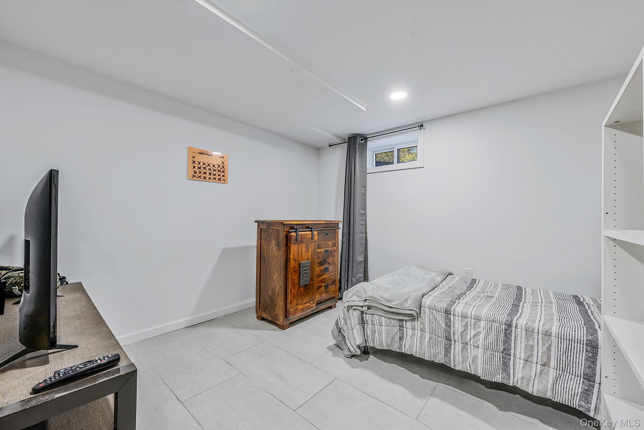 25 Farmington Lane, Melville, NY 11747