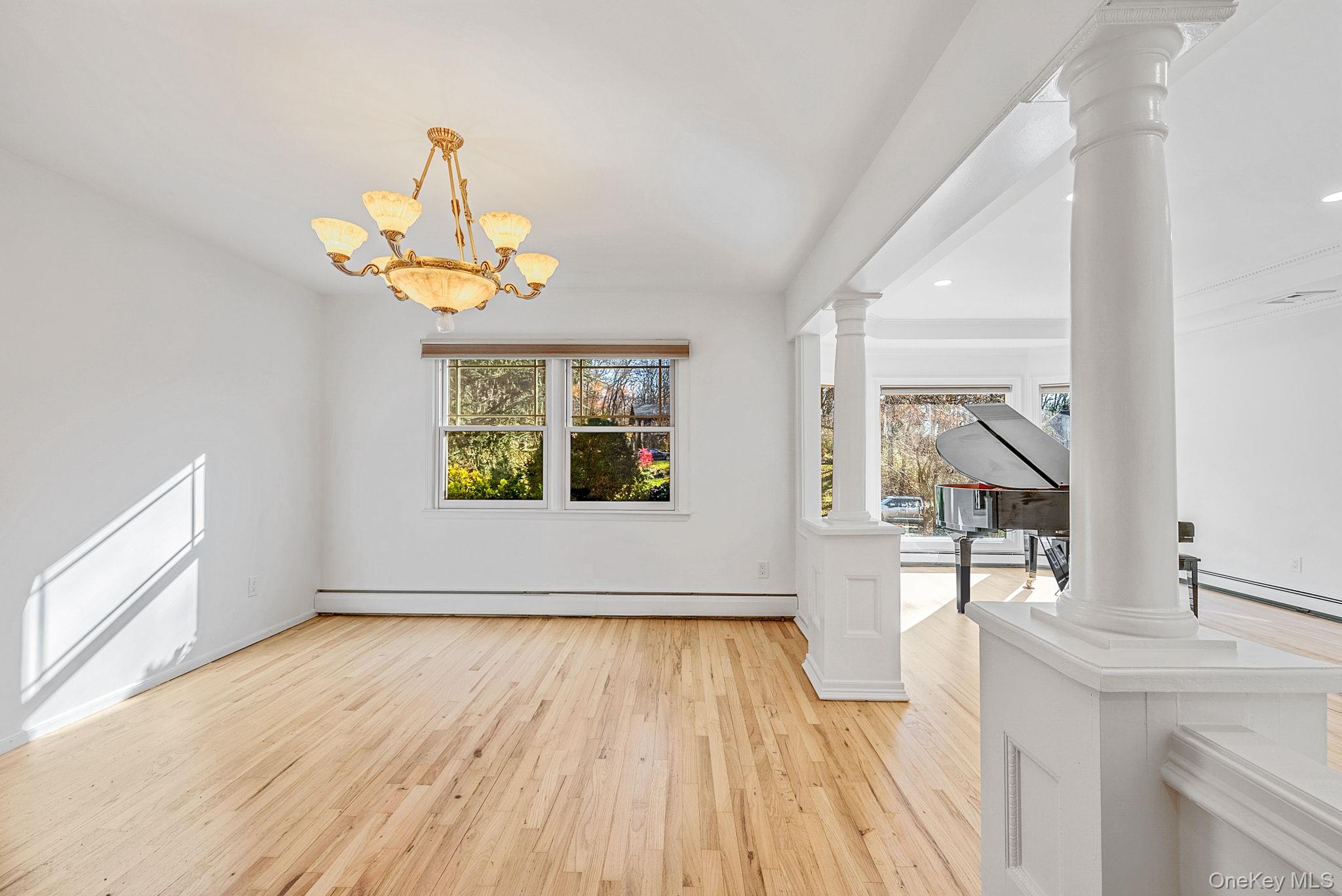 25 Farmington Lane, Melville, NY 11747