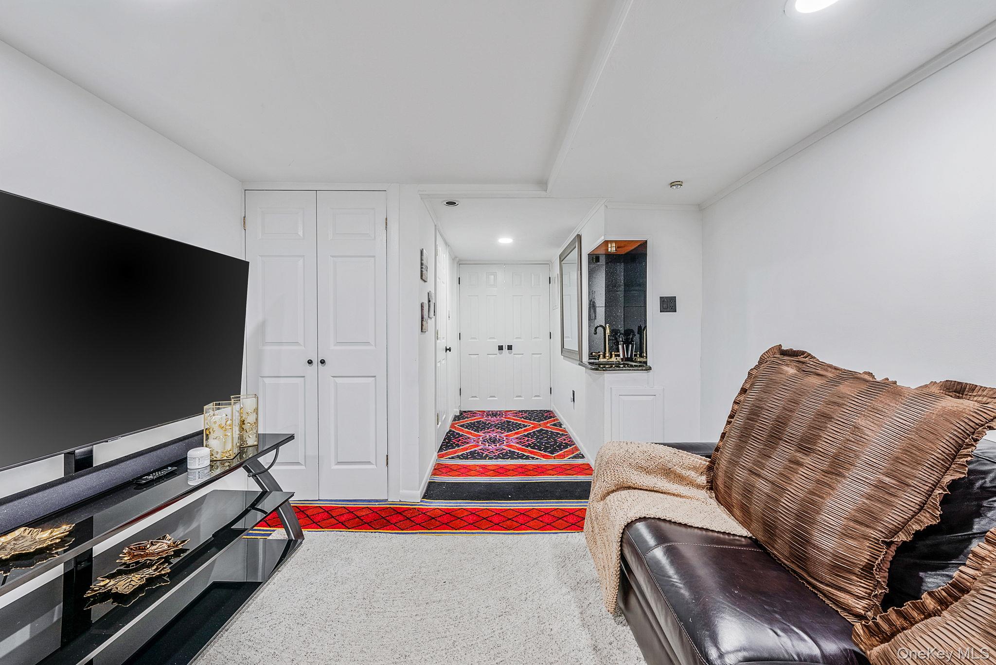 25 Farmington Lane, Melville, NY 11747