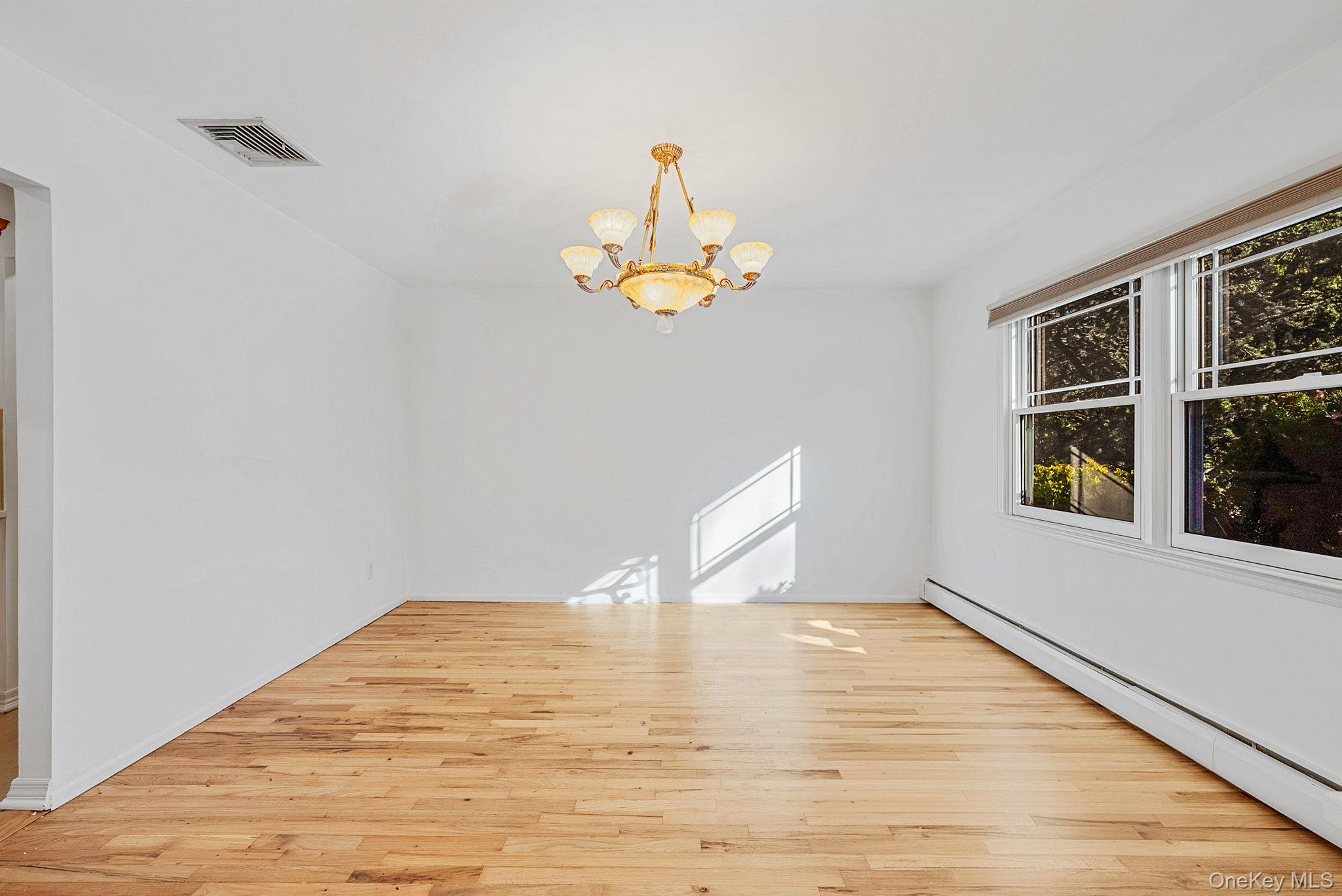 25 Farmington Lane, Melville, NY 11747