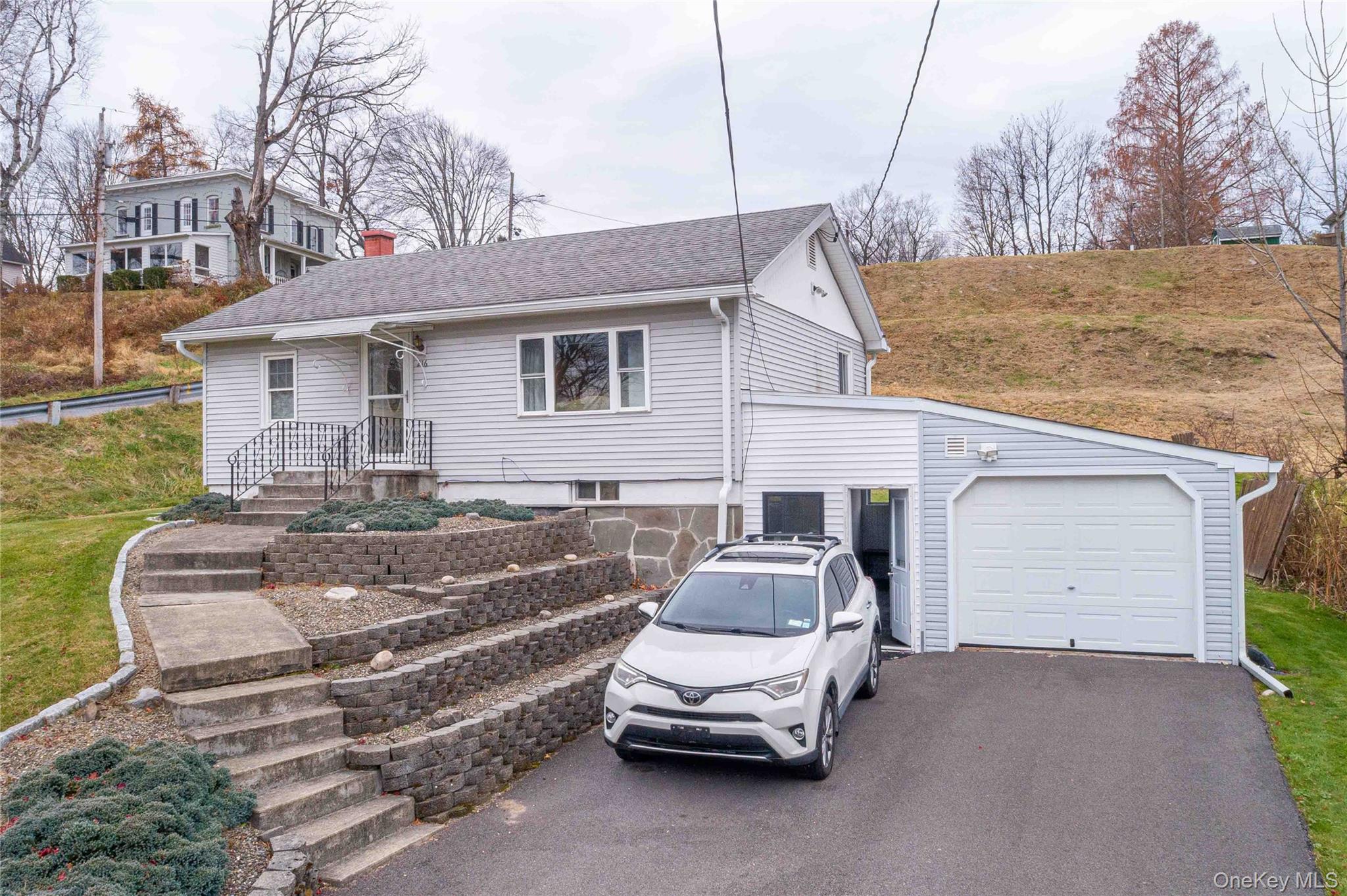 216 Hoyt Street, Port Ewen, NY 12466