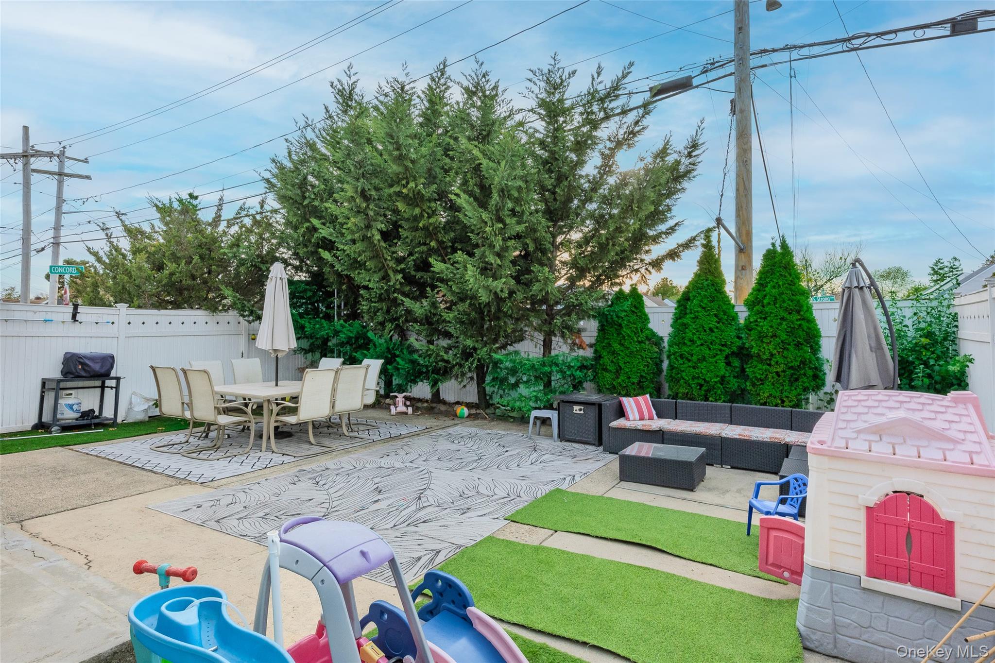 398 Concord Avenue, Lindenhurst, NY 11757