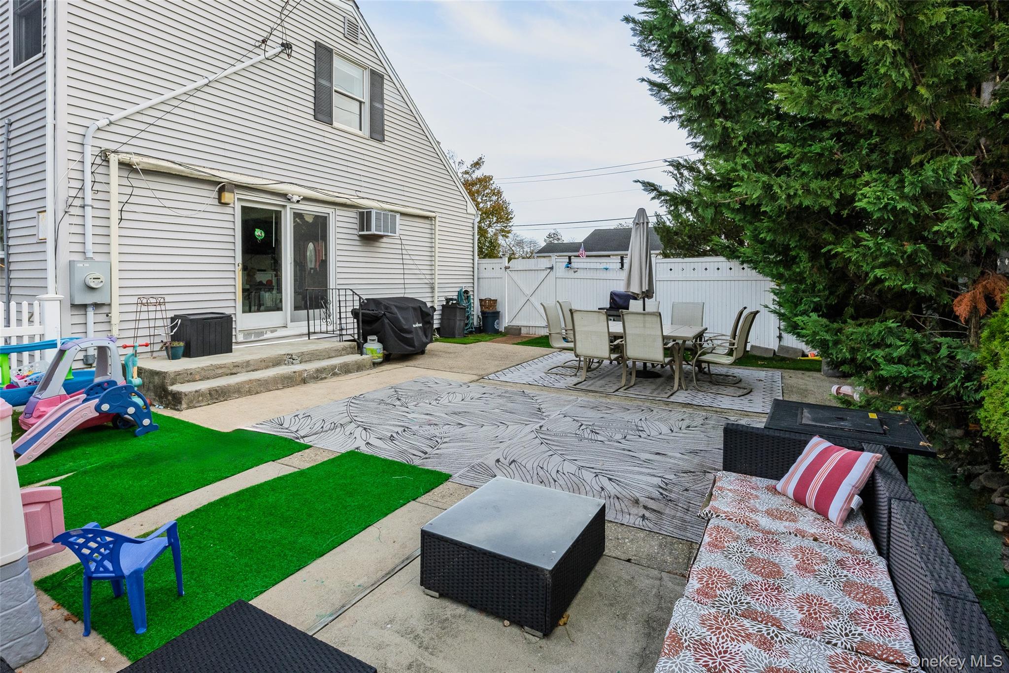 398 Concord Avenue, Lindenhurst, NY 11757