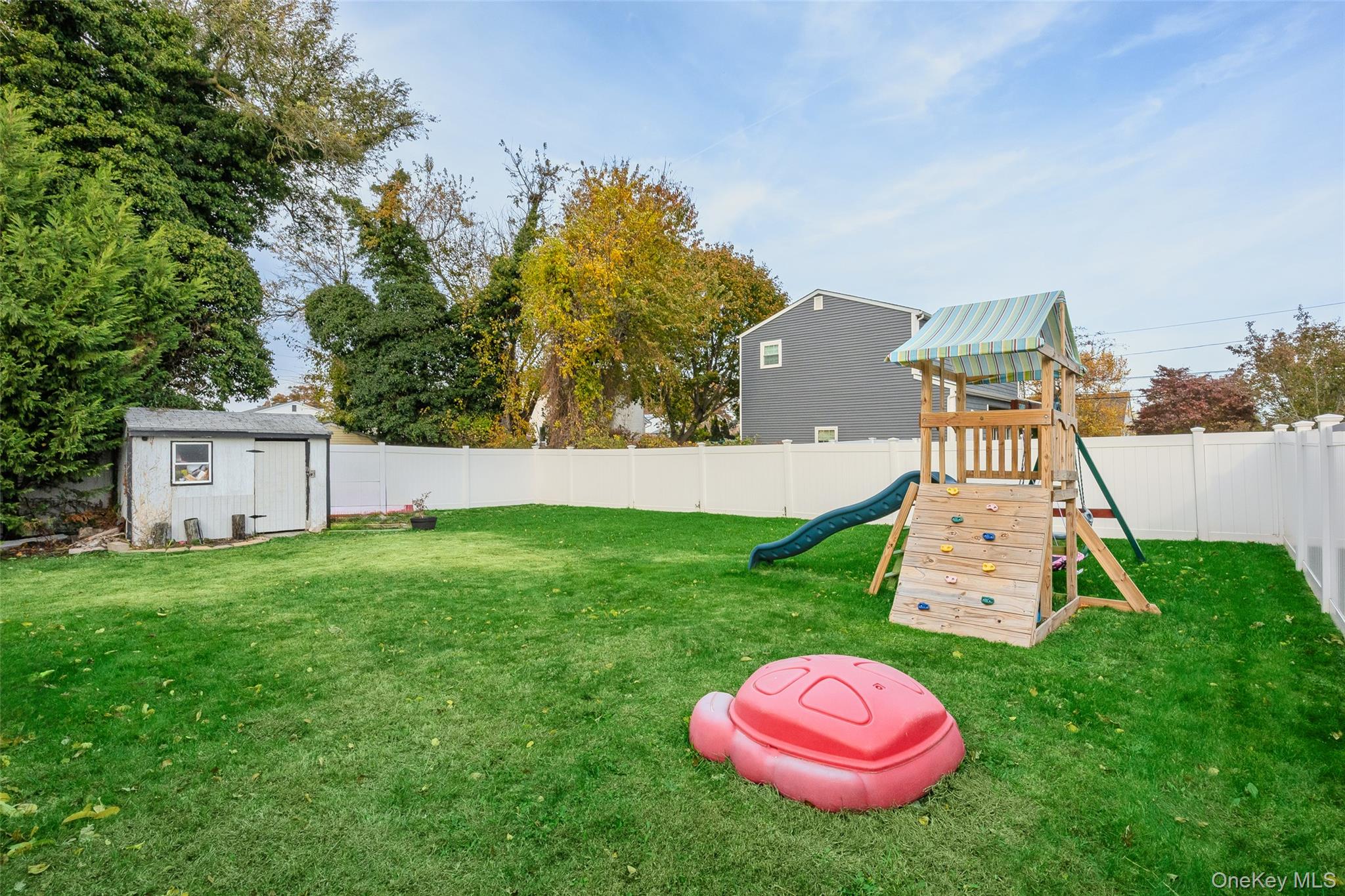 398 Concord Avenue, Lindenhurst, NY 11757