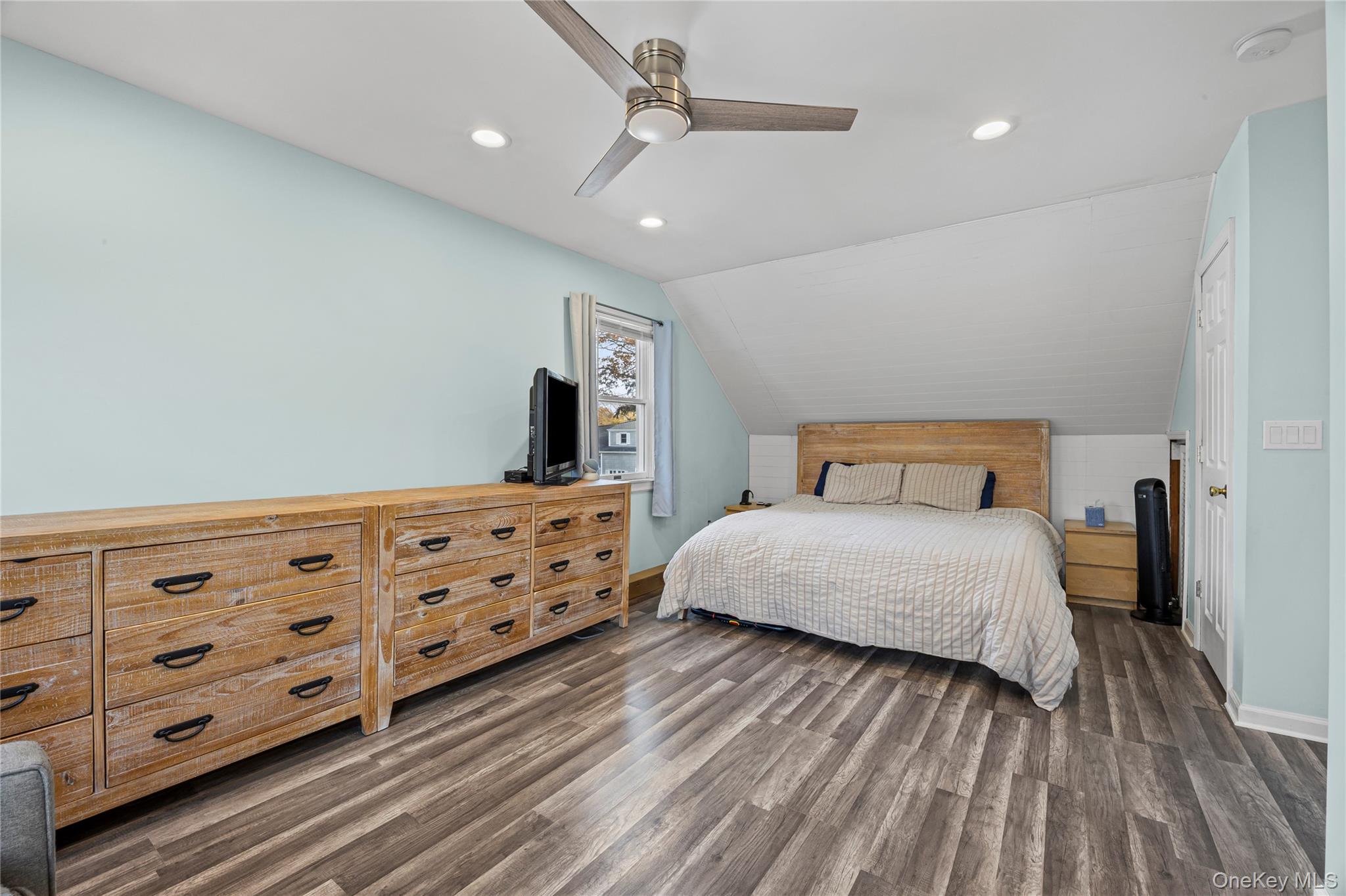 398 Concord Avenue, Lindenhurst, NY 11757