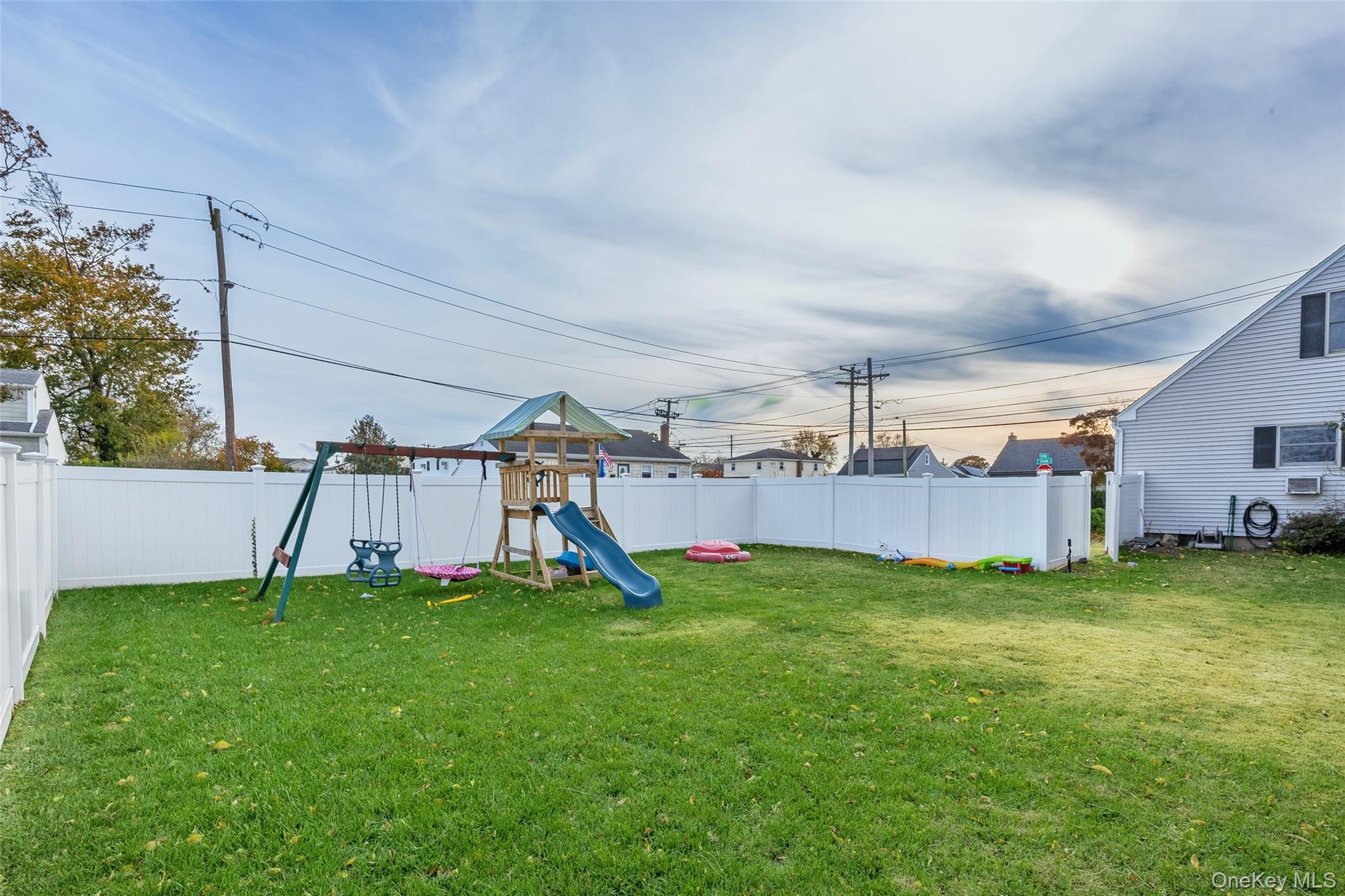 398 Concord Avenue, Lindenhurst, NY 11757