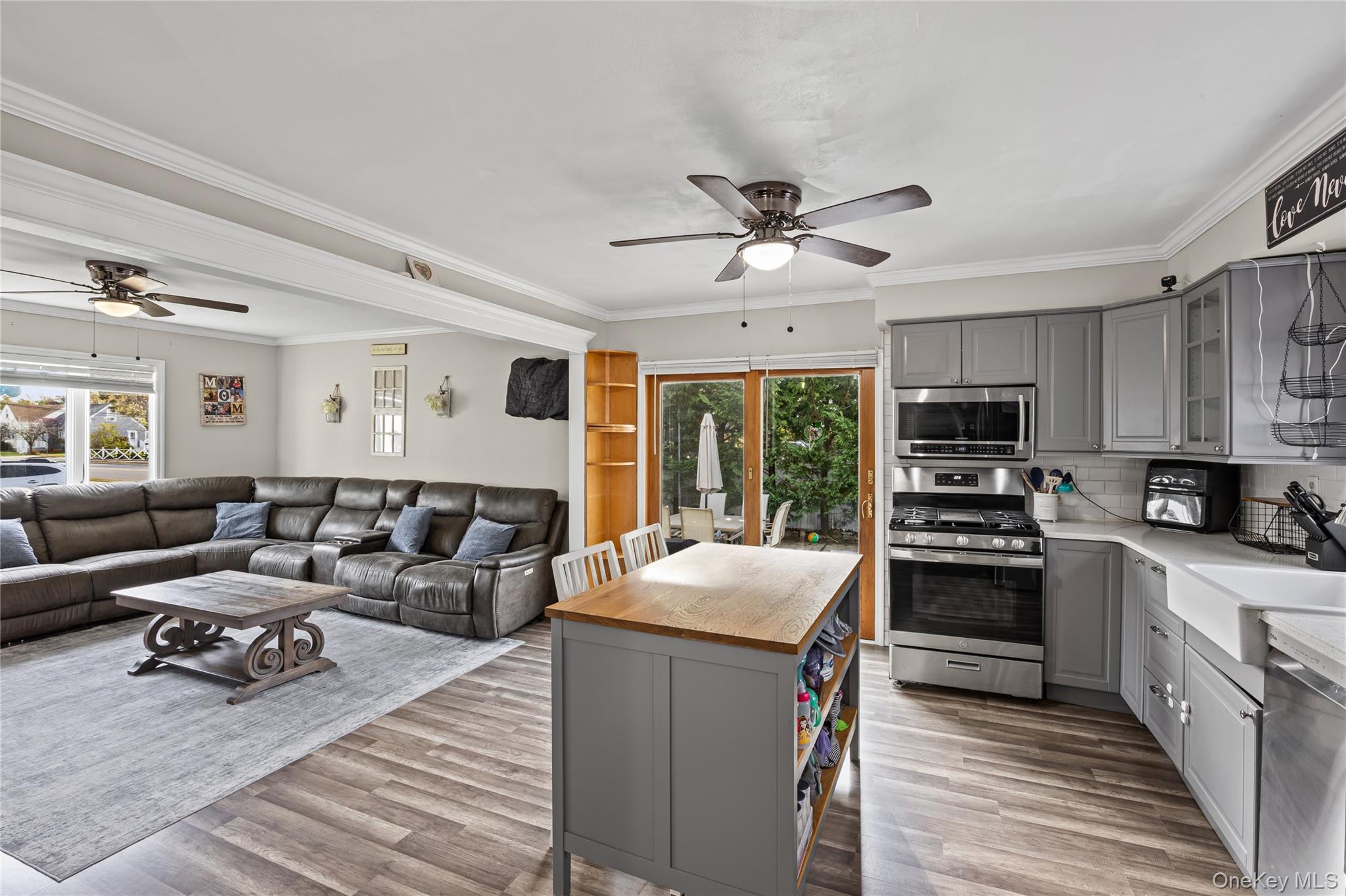 398 Concord Avenue, Lindenhurst, NY 11757