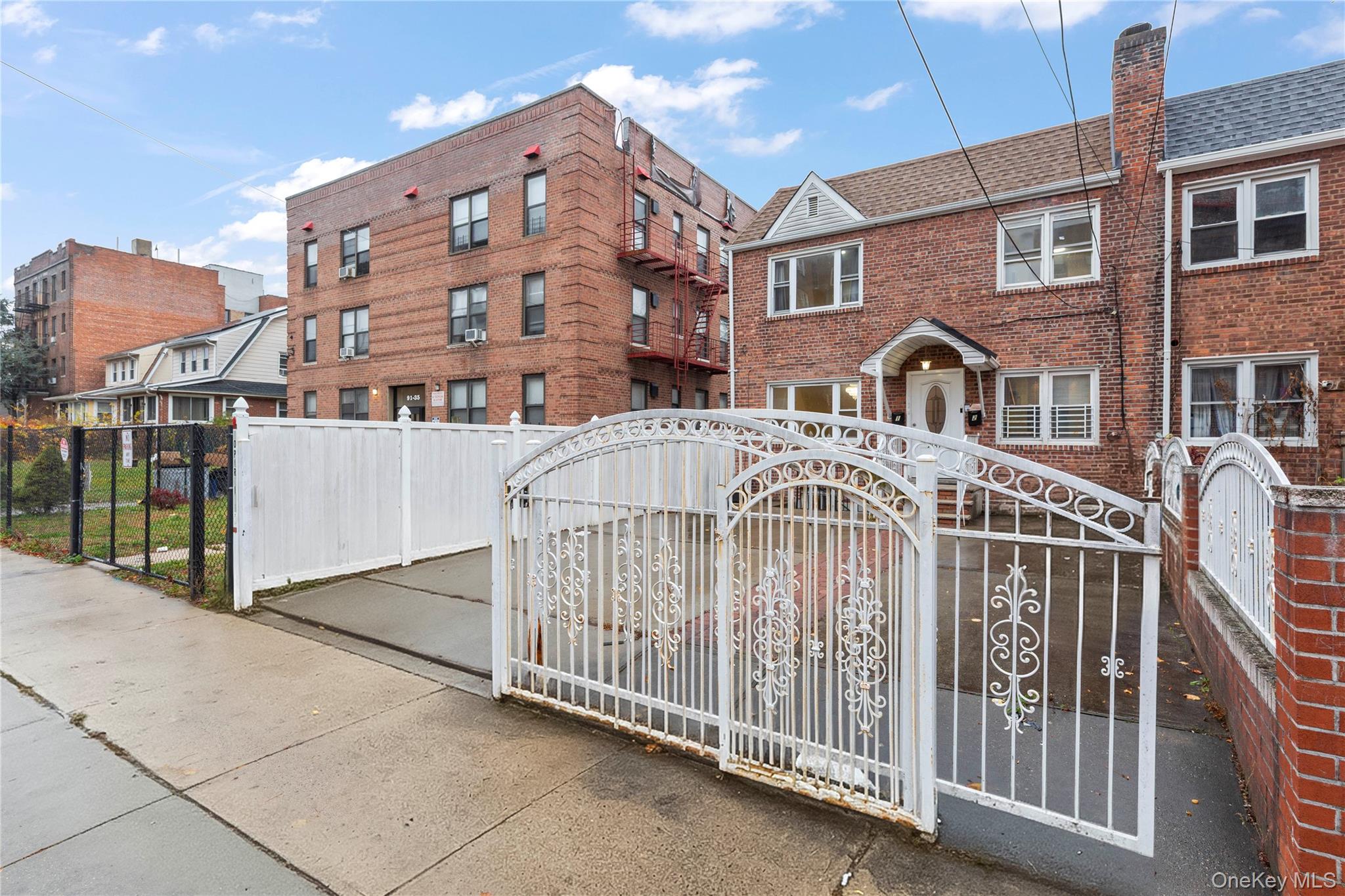 9141 195th Street, Hollis, NY 11423