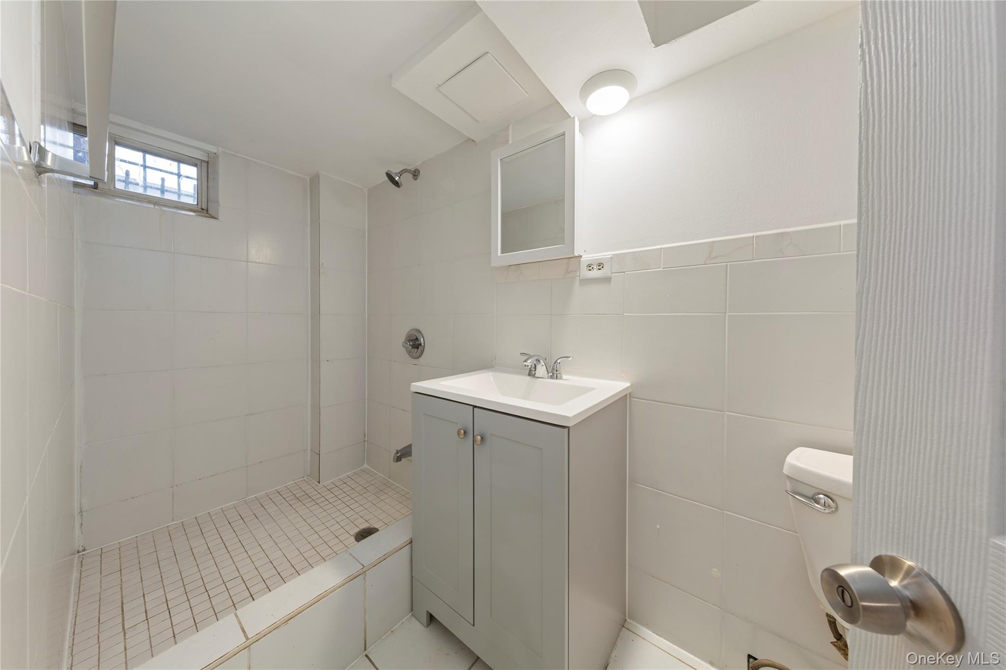 9141 195th Street, Hollis, NY 11423