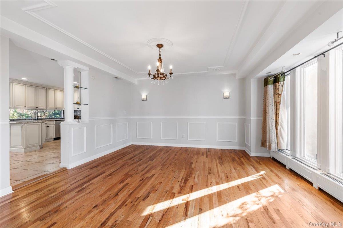 10 Faulkner Lane, Dix Hills, NY 11746