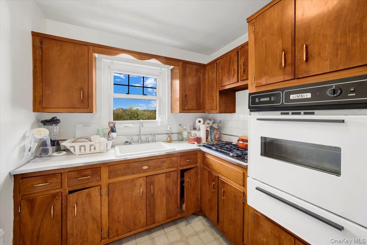 1879 Crompond Road # G-10, Peekskill, NY 10566