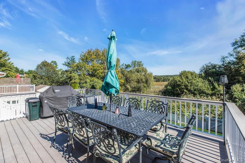 3 Bayview Place, Locust Valley, NY 11560