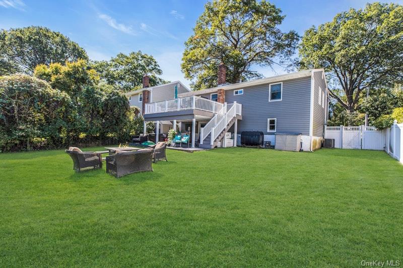 3 Bayview Place, Locust Valley, NY 11560