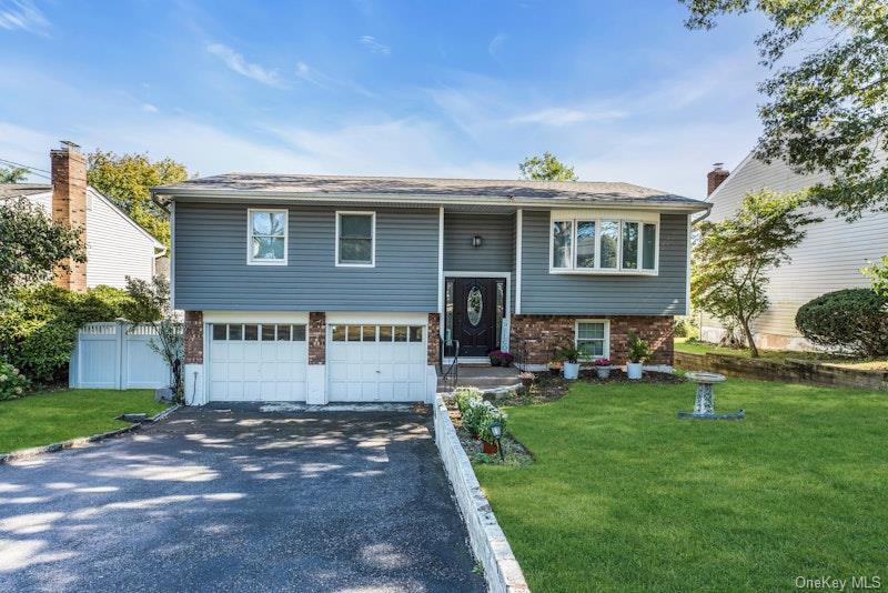 3 Bayview Place, Locust Valley, NY 11560