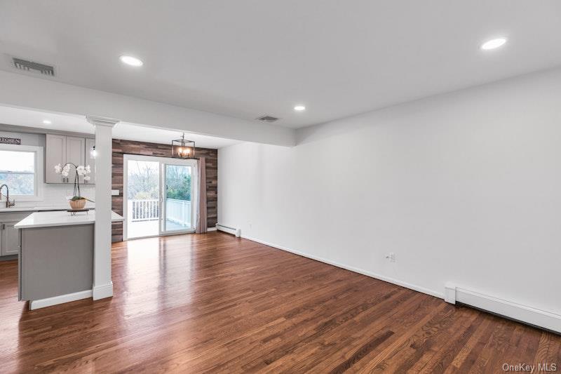 3 Bayview Place, Locust Valley, NY 11560