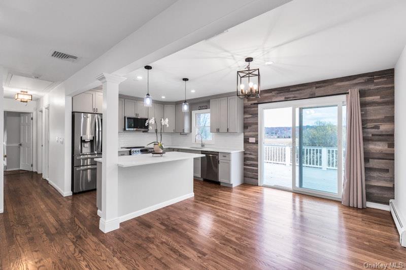 3 Bayview Place, Locust Valley, NY 11560