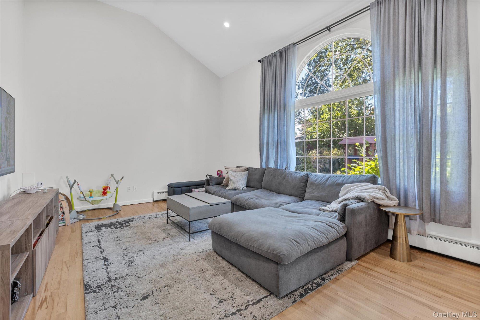 23 Skyview Place, Melville, NY 11747