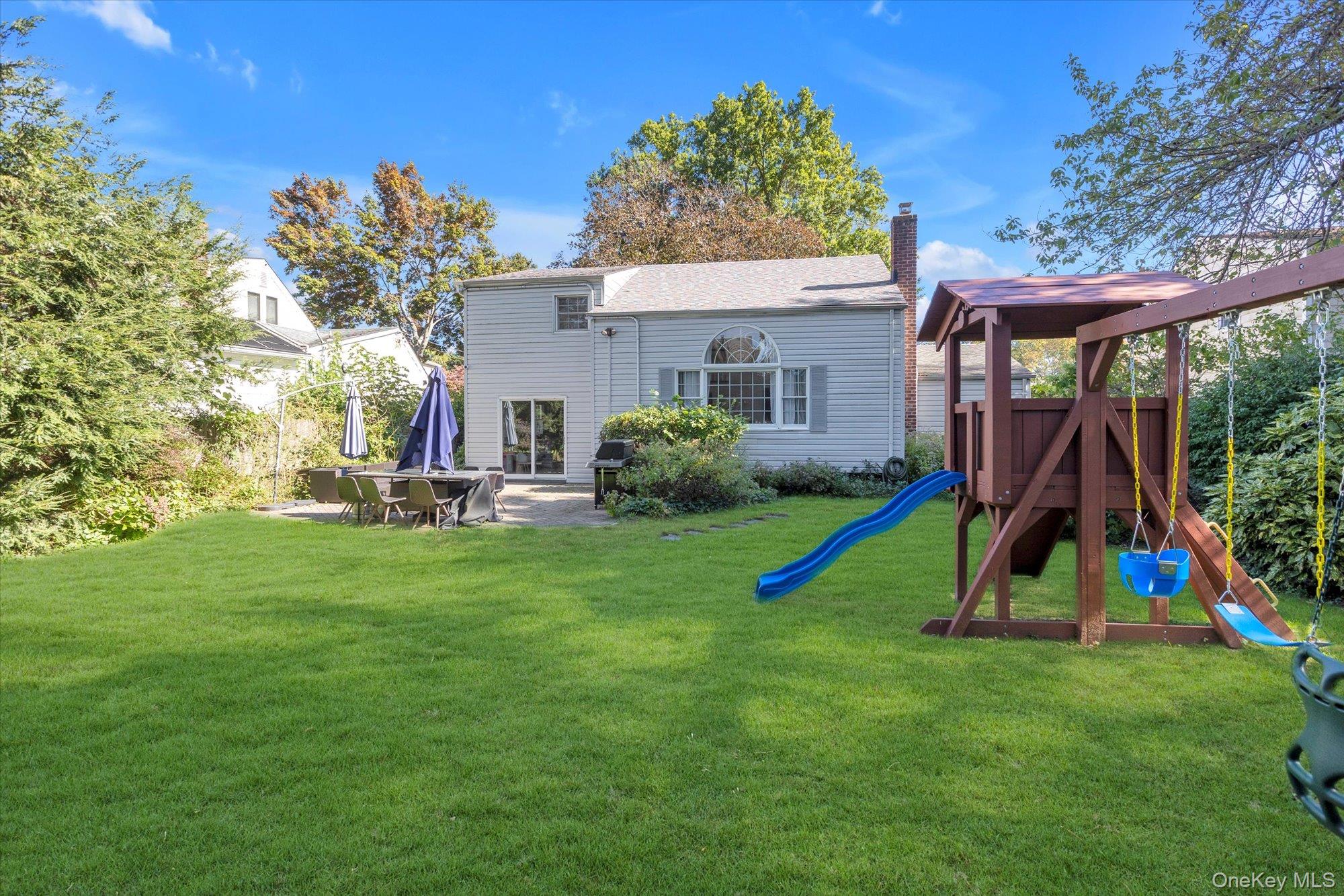 23 Skyview Place, Melville, NY 11747