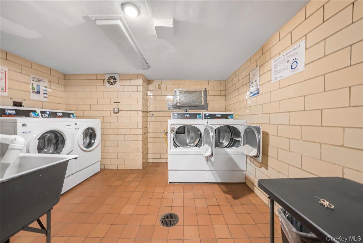 125-10 Queens Boulevard # 1411, Kew Gardens, NY 11415