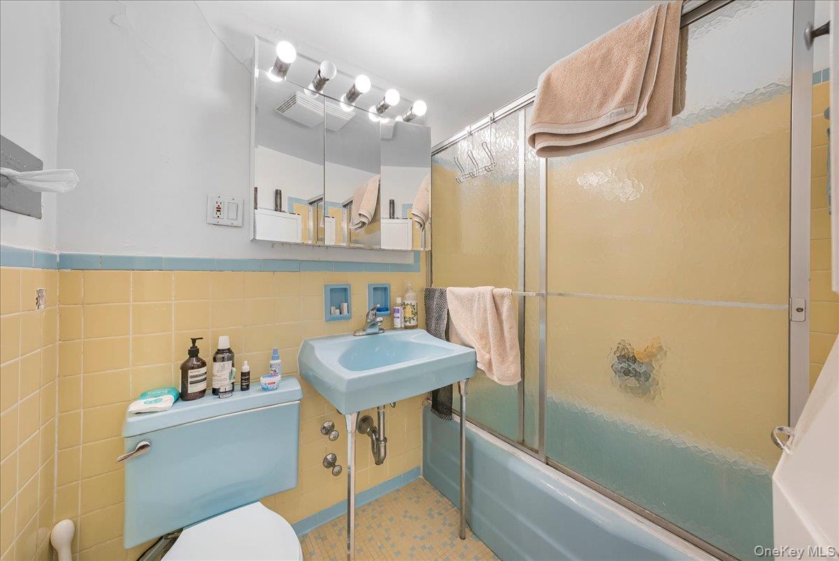 125-10 Queens Boulevard # 1411, Kew Gardens, NY 11415