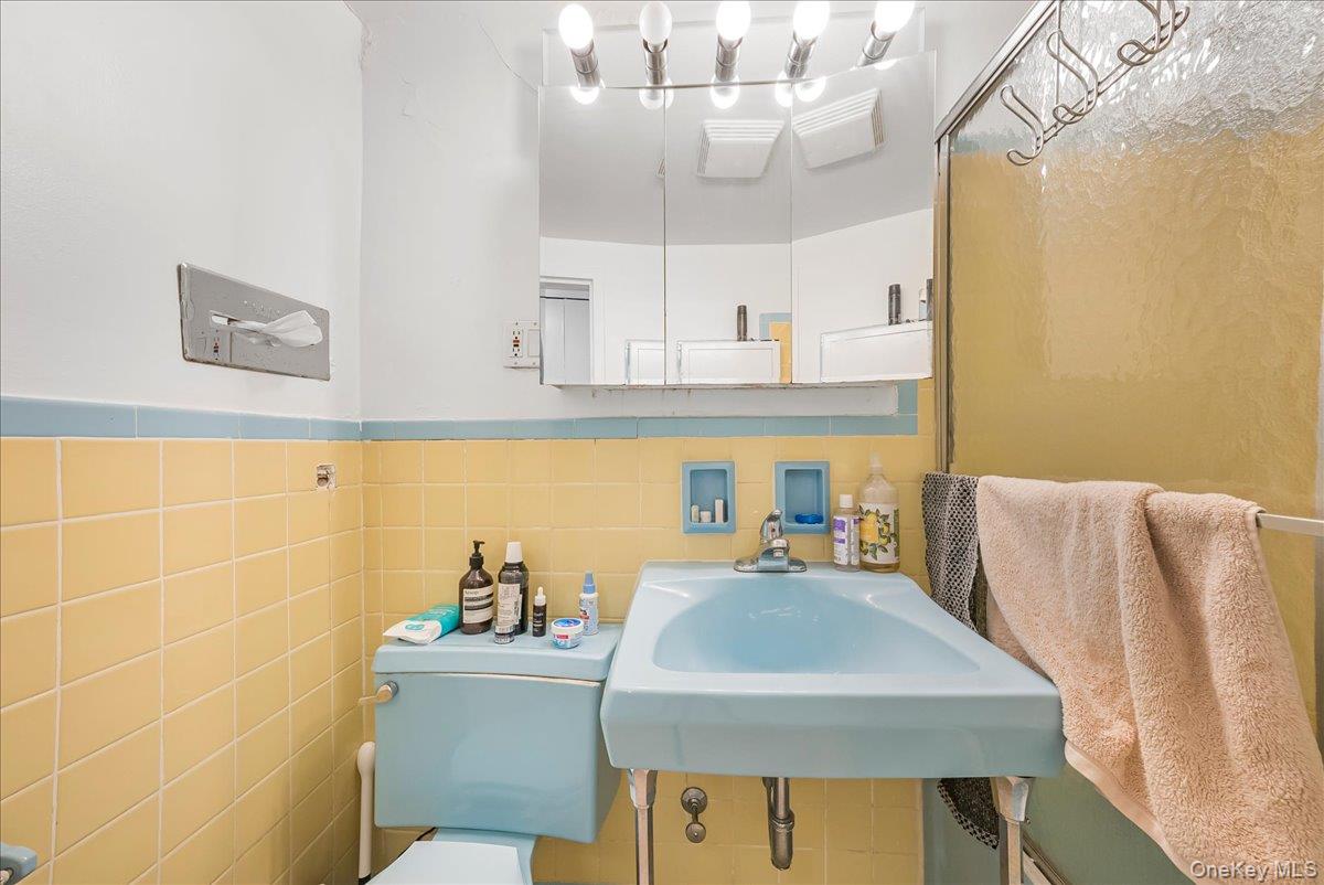 125-10 Queens Boulevard # 1411, Kew Gardens, NY 11415