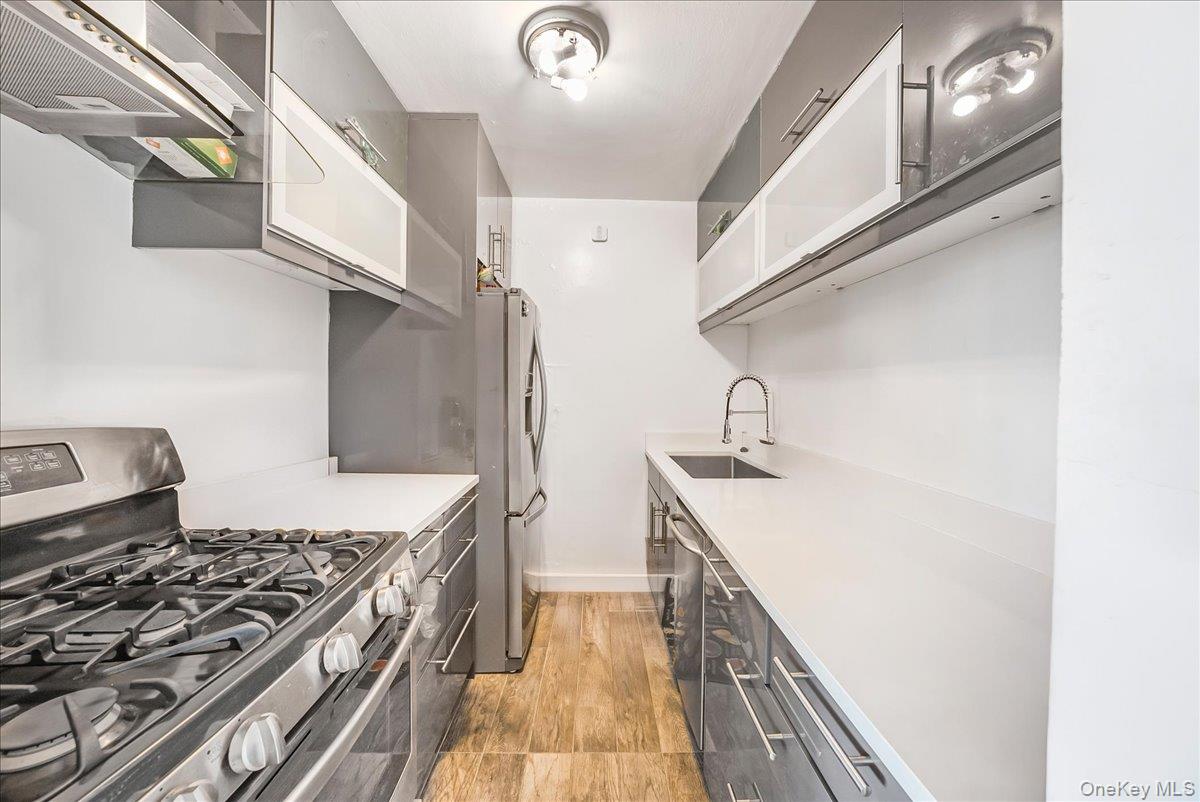 125-10 Queens Boulevard # 1411, Kew Gardens, NY 11415