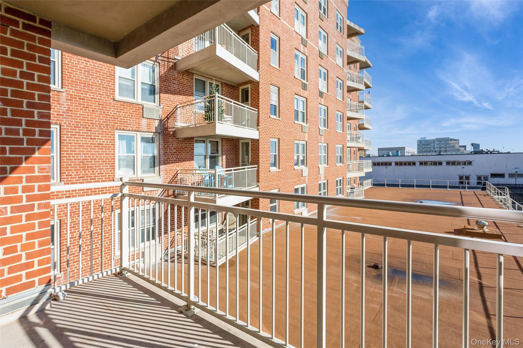 560 W Broadway # 2A, Long Beach, NY 11561