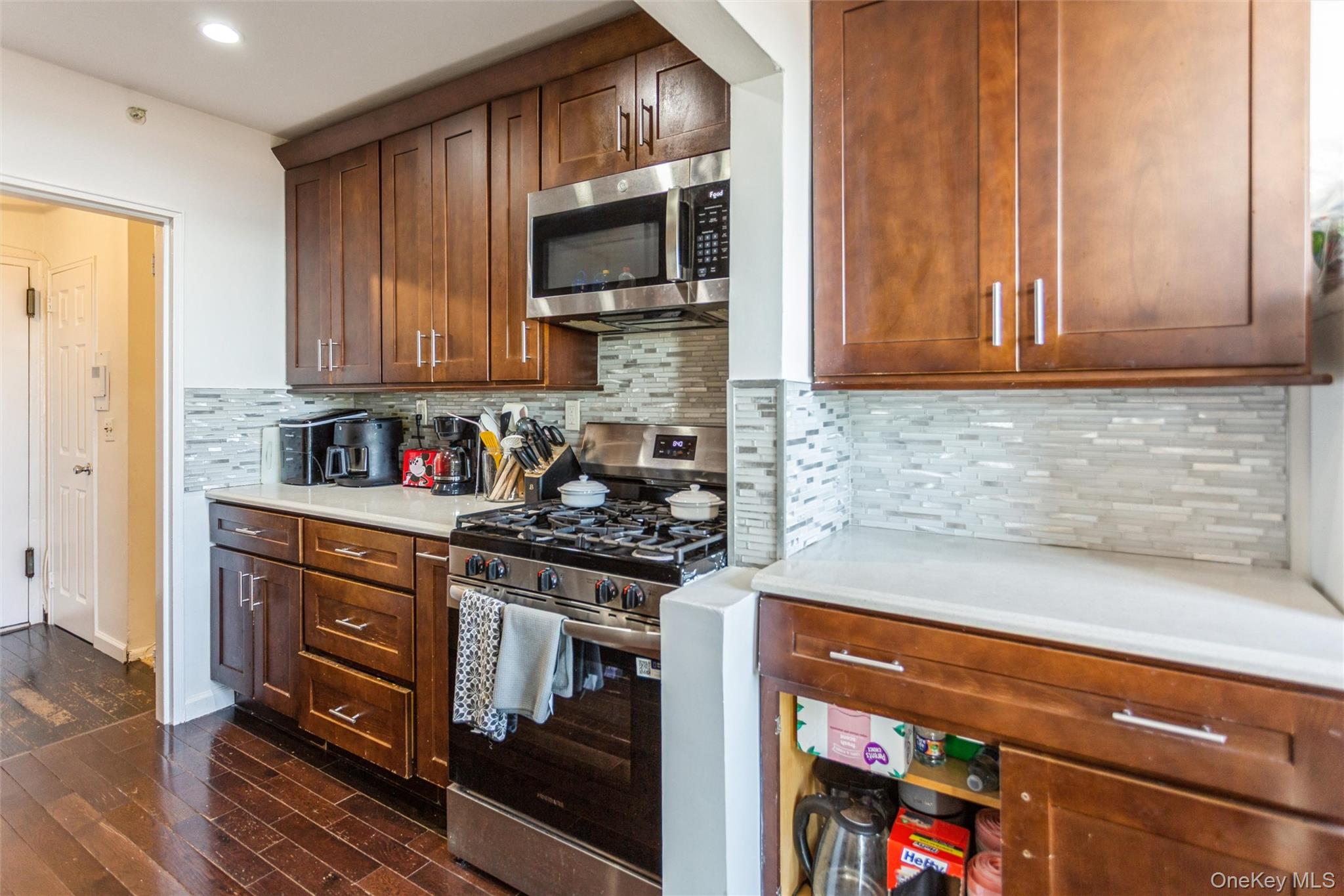 560 W Broadway # 2A, Long Beach, NY 11561