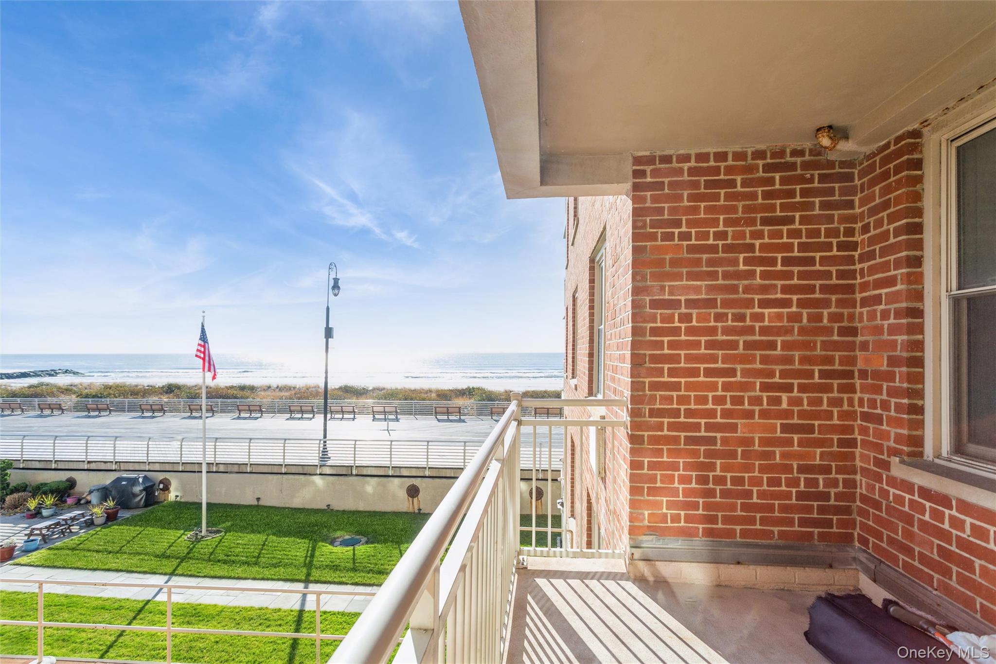 560 W Broadway # 2A, Long Beach, NY 11561