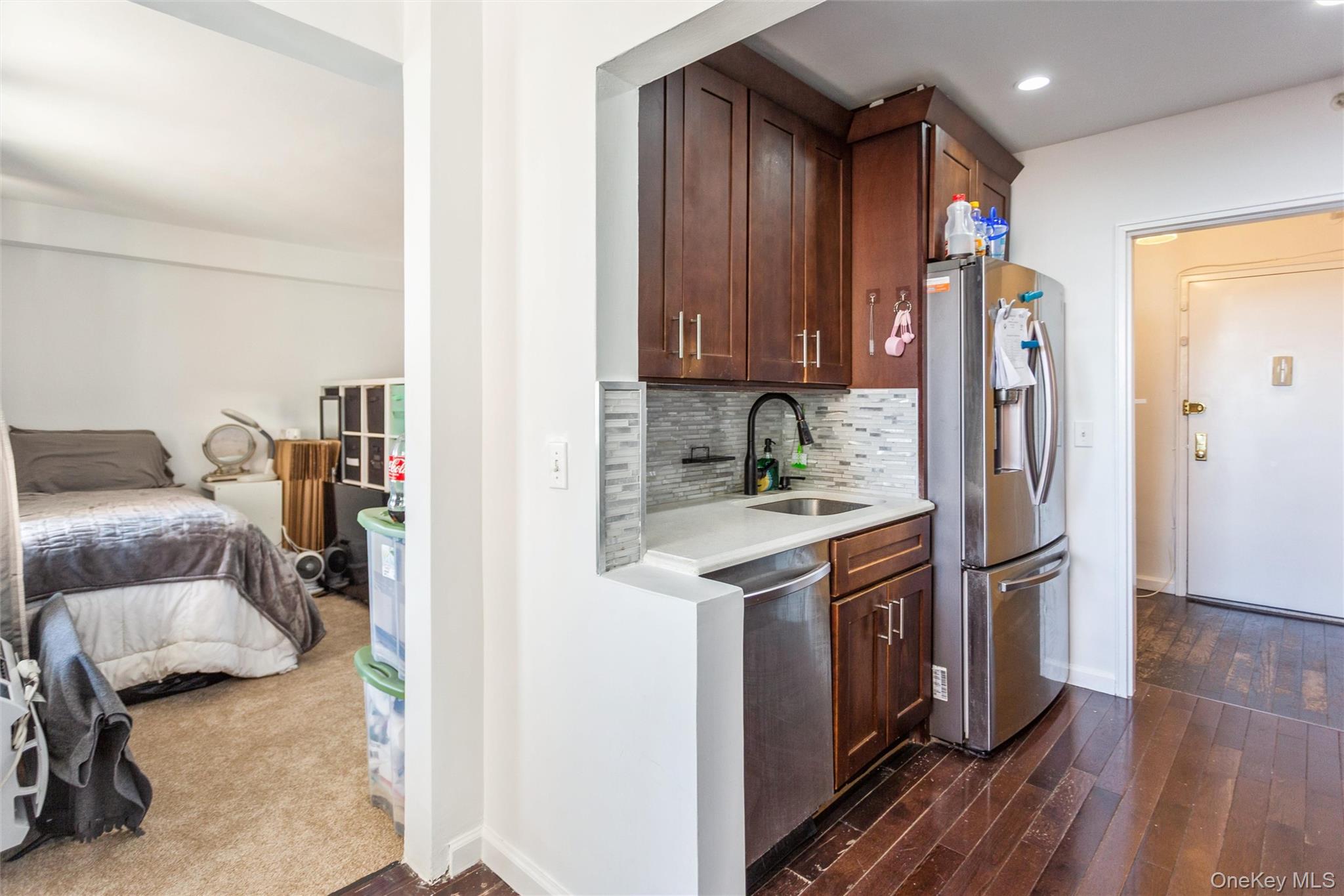 560 W Broadway # 2A, Long Beach, NY 11561