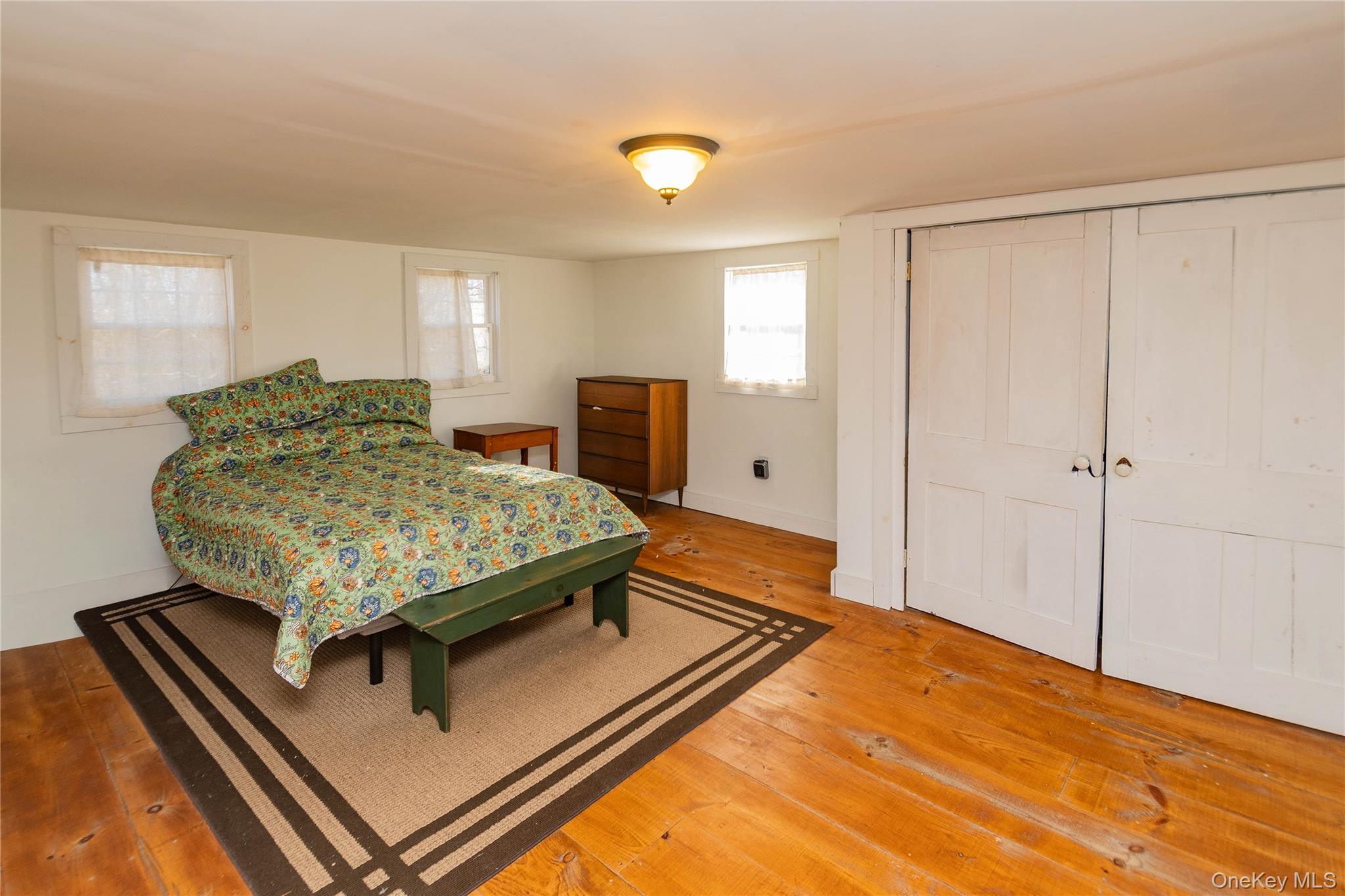 147 Broadway # 9W, Port Ewen, NY 12466