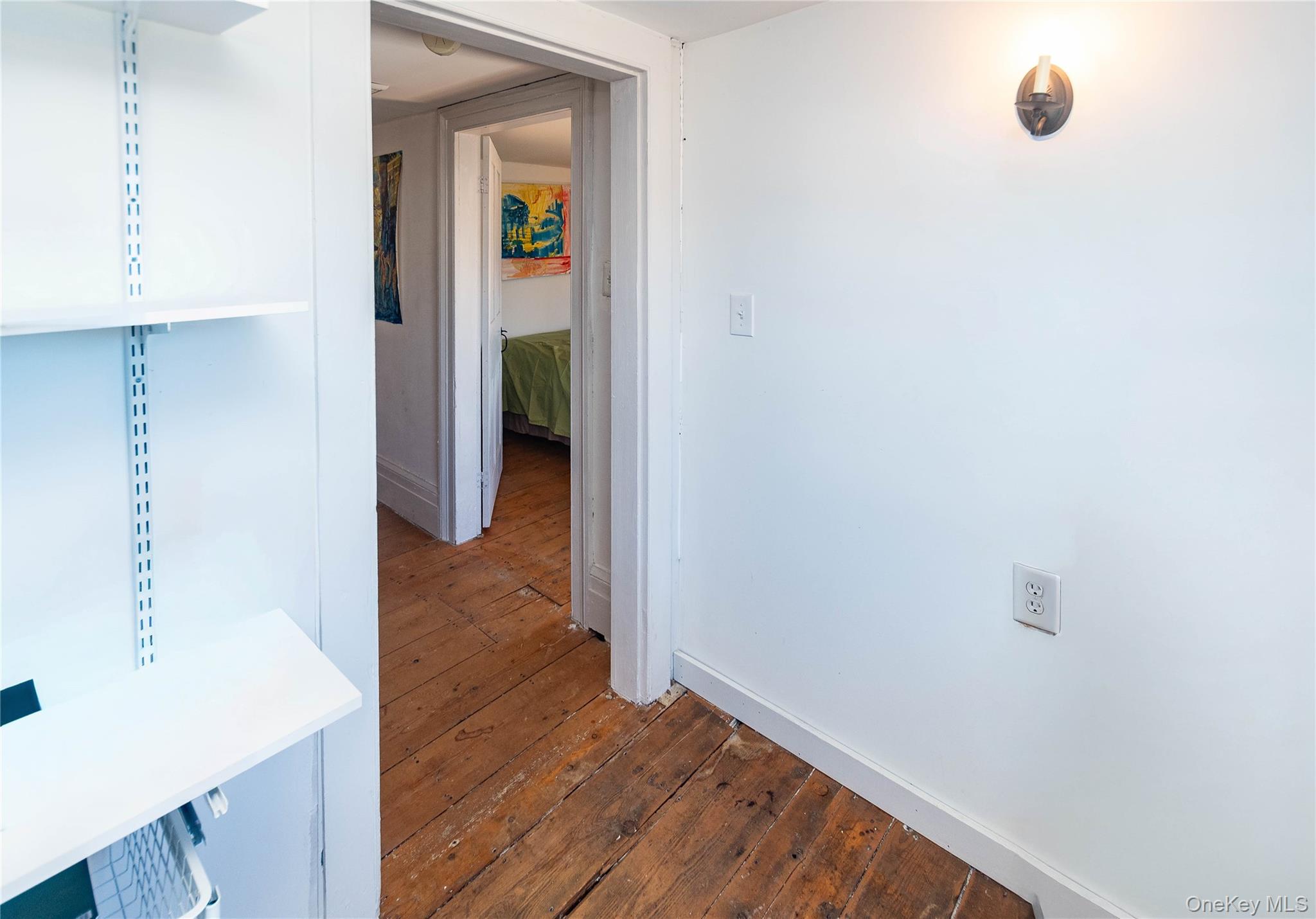 147 Broadway # 9W, Port Ewen, NY 12466