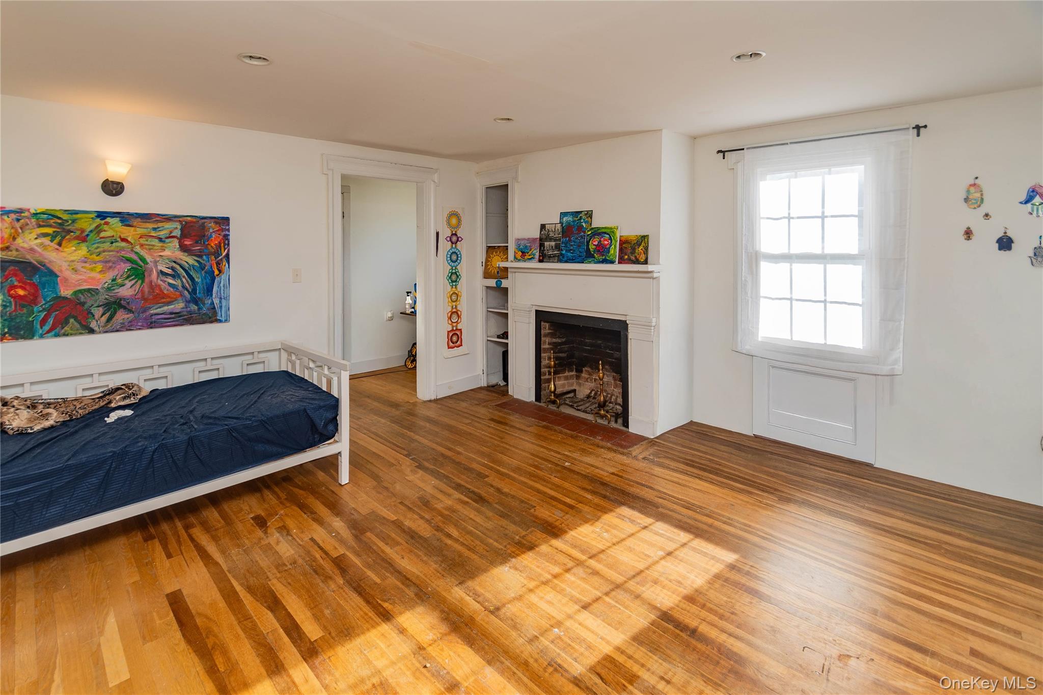 147 Broadway # 9W, Port Ewen, NY 12466