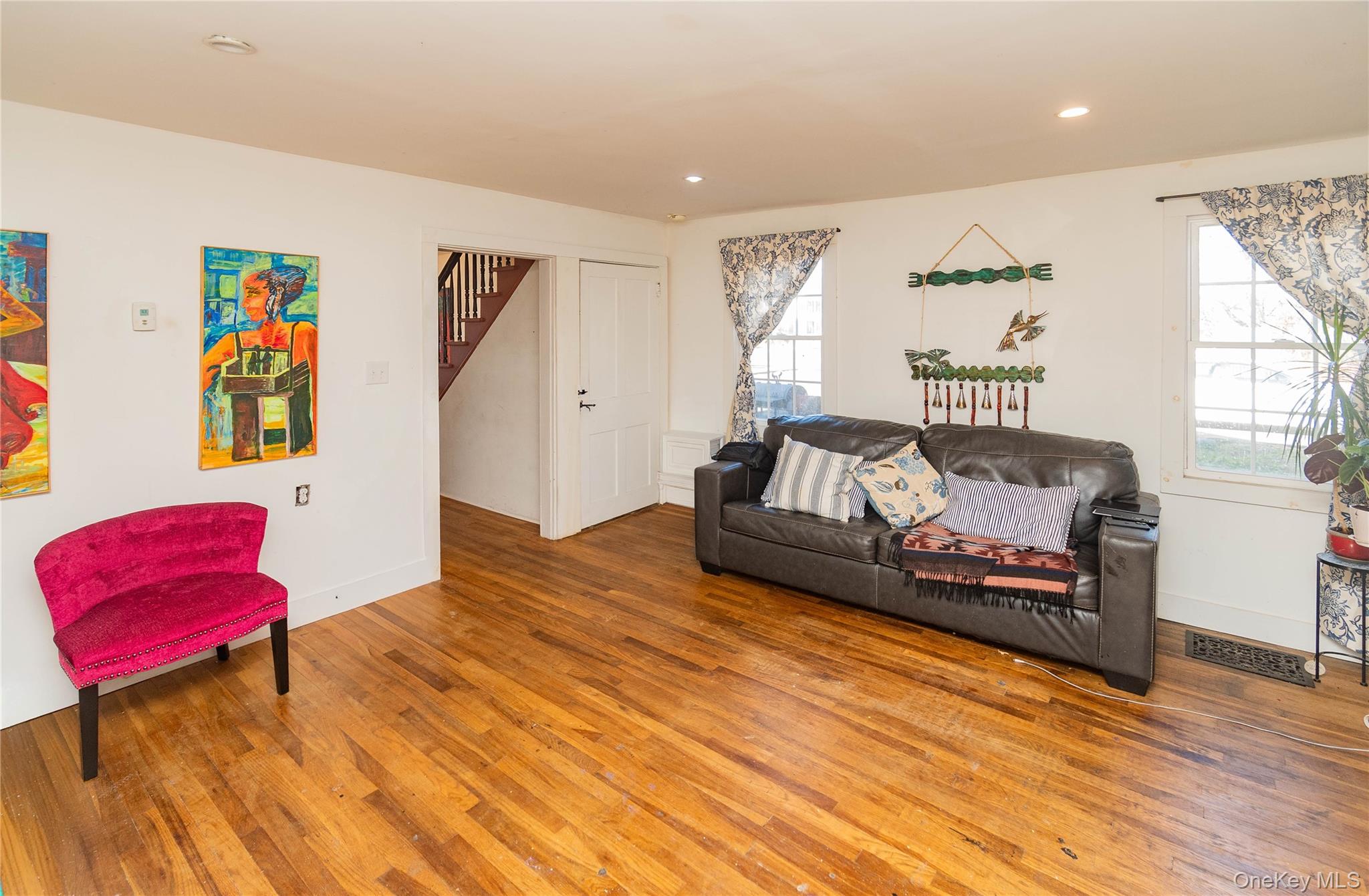 147 Broadway # 9W, Port Ewen, NY 12466