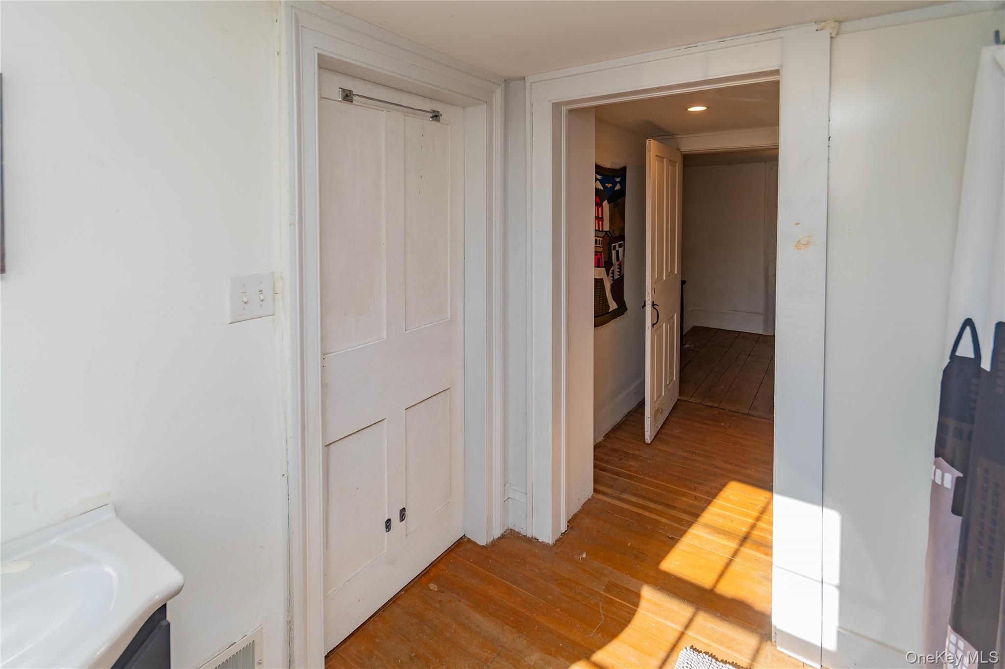 147 Broadway # 9W, Port Ewen, NY 12466