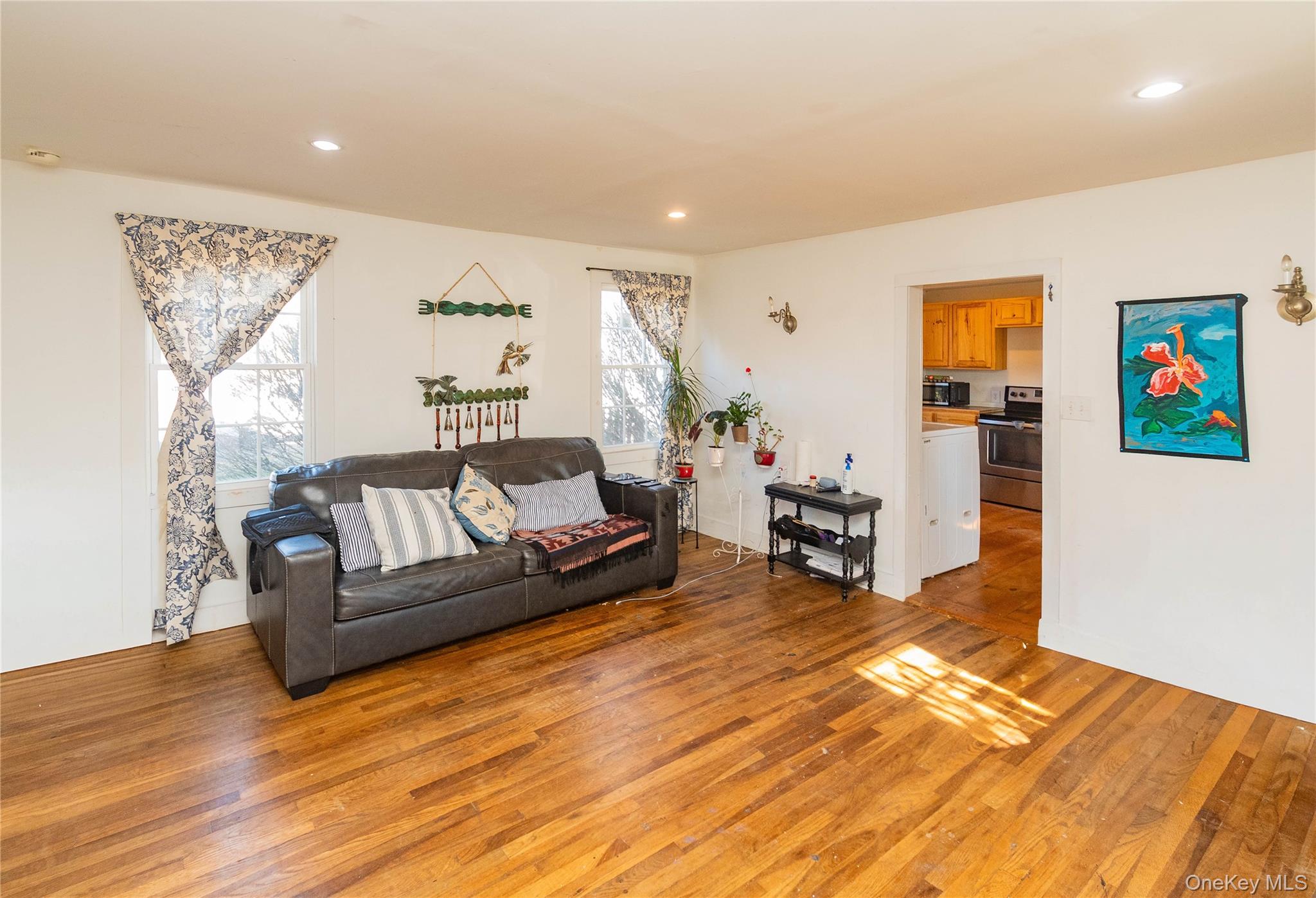 147 Broadway # 9W, Port Ewen, NY 12466