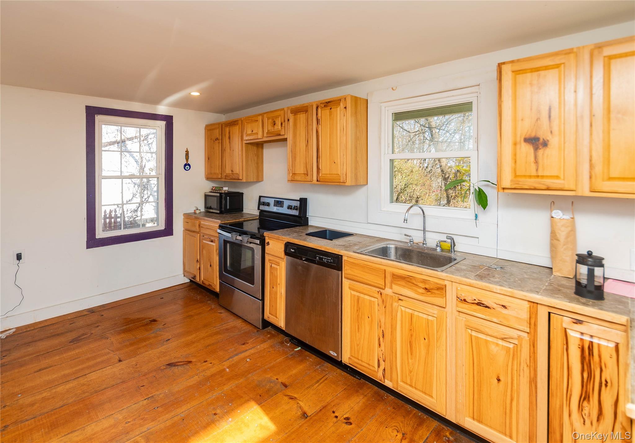 147 Broadway # 9W, Port Ewen, NY 12466