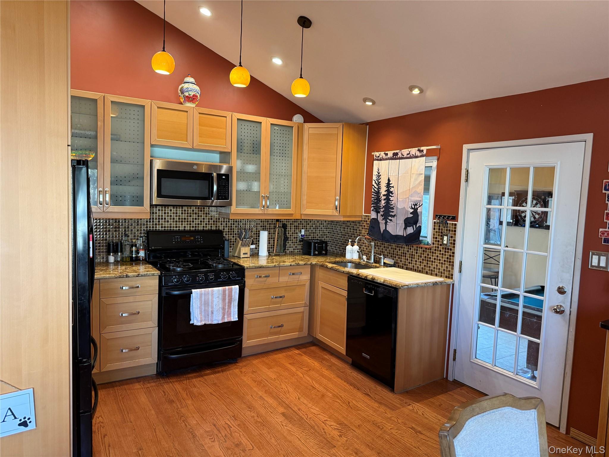 613 Madison Avenue, Lindenhurst, NY 11757