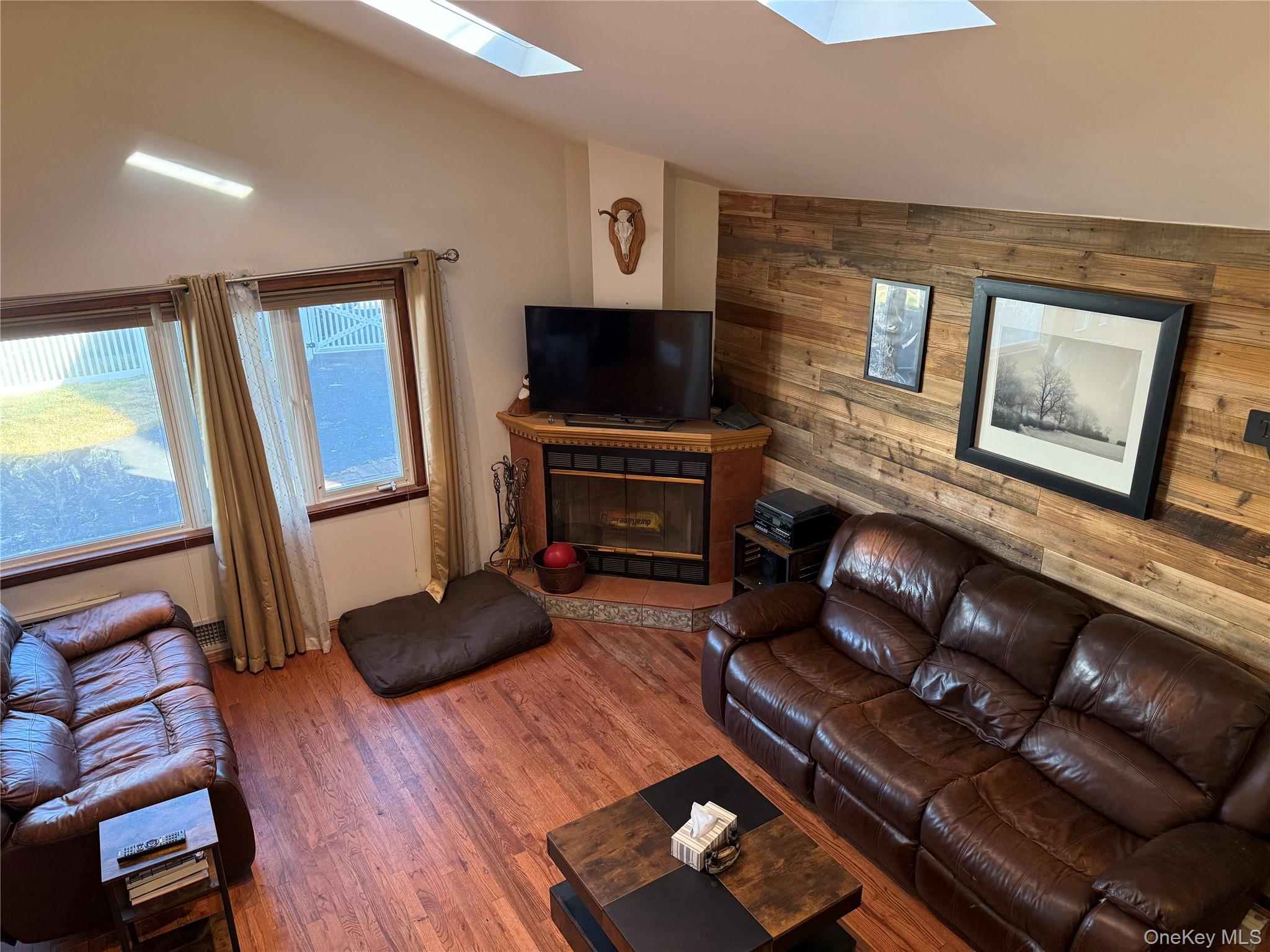 613 Madison Avenue, Lindenhurst, NY 11757