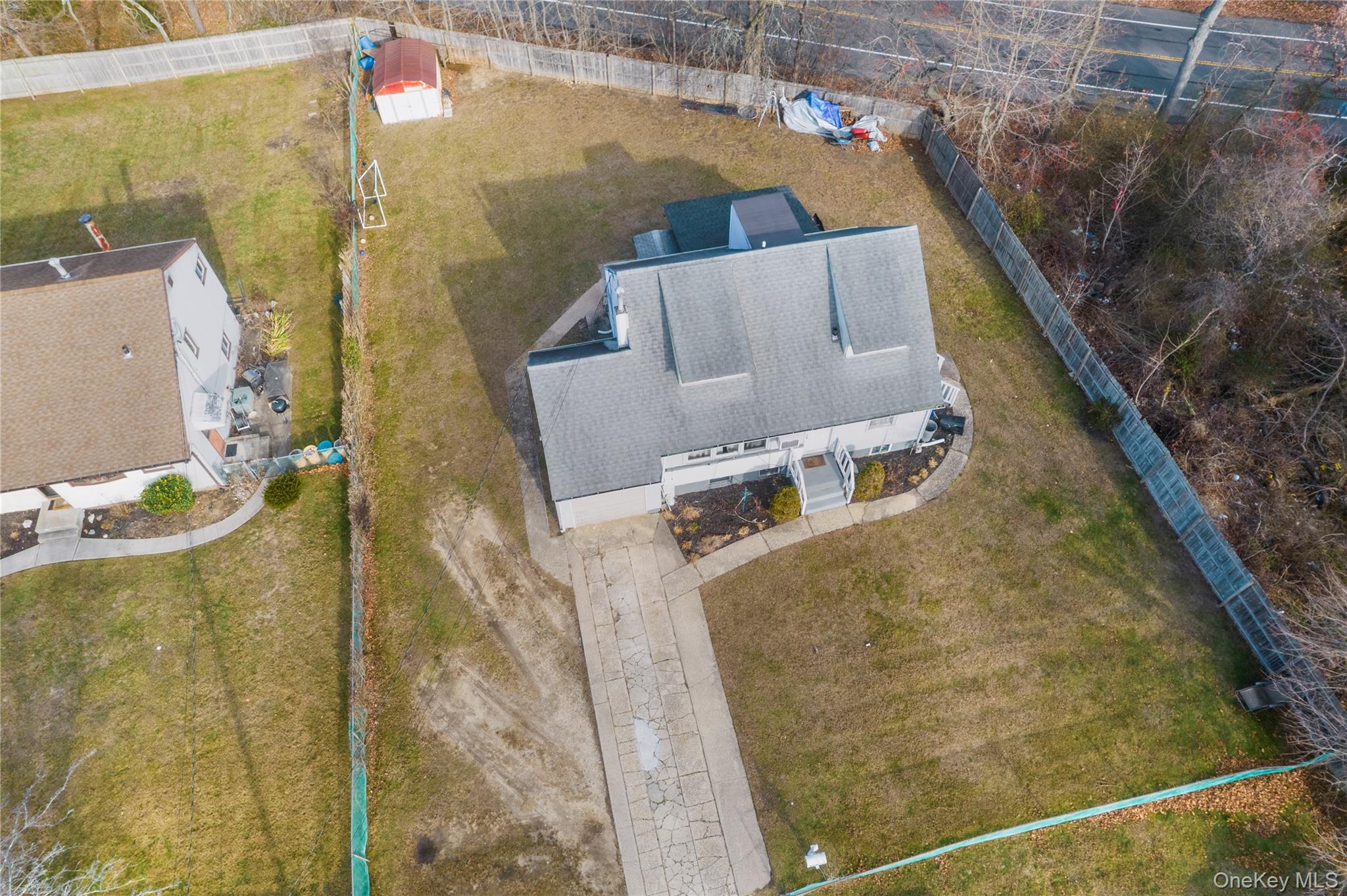 9 Farragut Avenue, Bay Shore, NY 11706