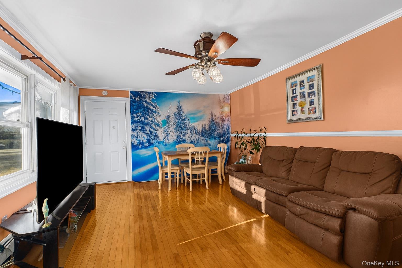 9 Farragut Avenue, Bay Shore, NY 11706