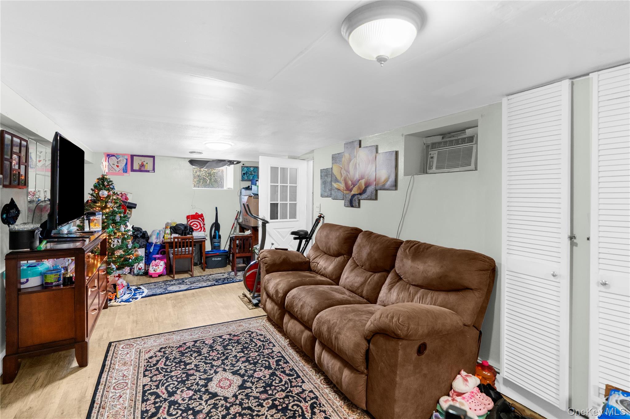 9 Farragut Avenue, Bay Shore, NY 11706