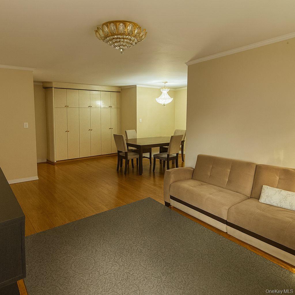 141-05 Pershing Crescent # 416, Briarwood, NY 11435