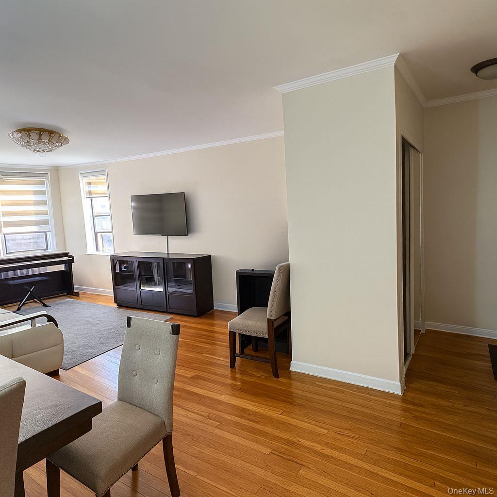 141-05 Pershing Crescent # 416, Briarwood, NY 11435