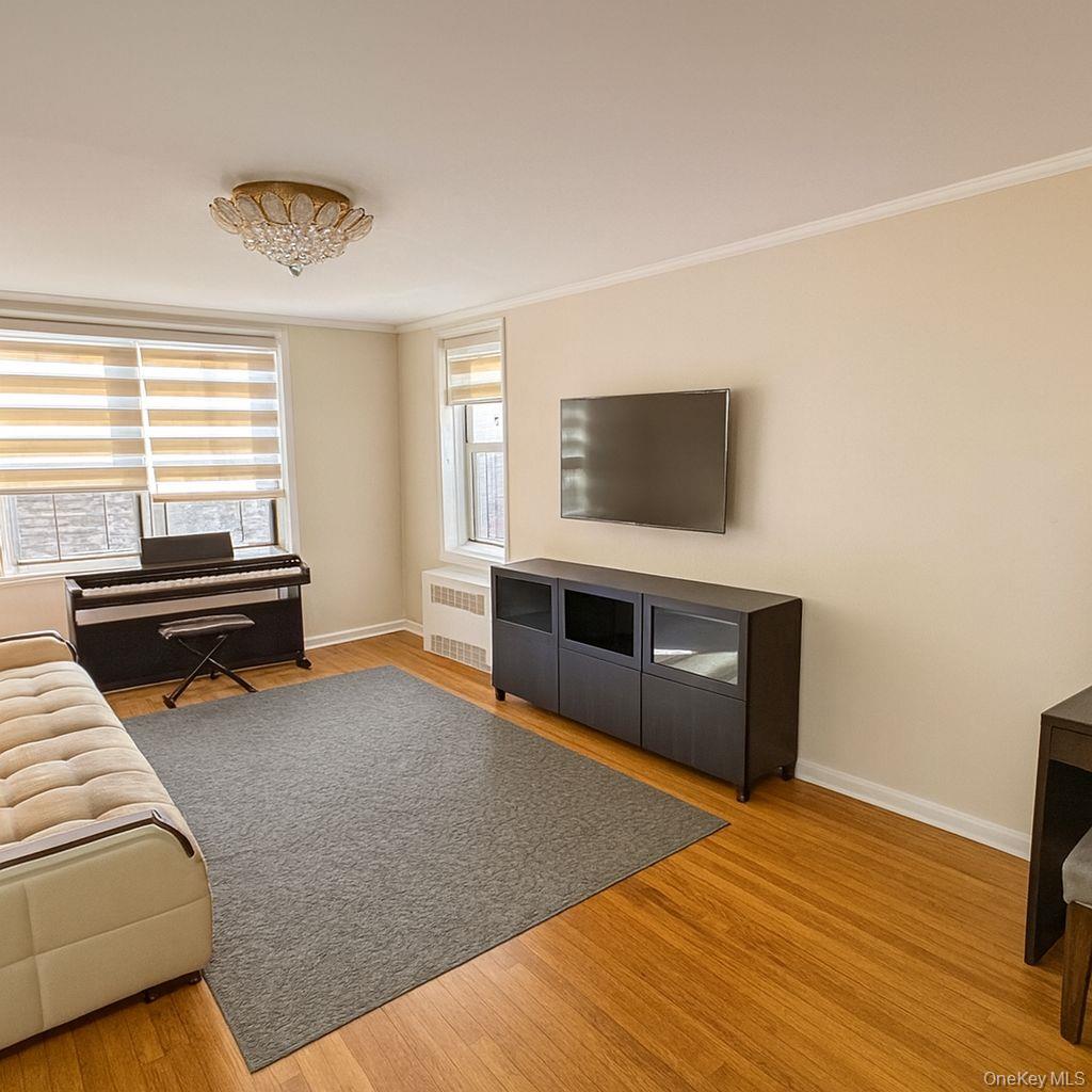 141-05 Pershing Crescent # 416, Briarwood, NY 11435