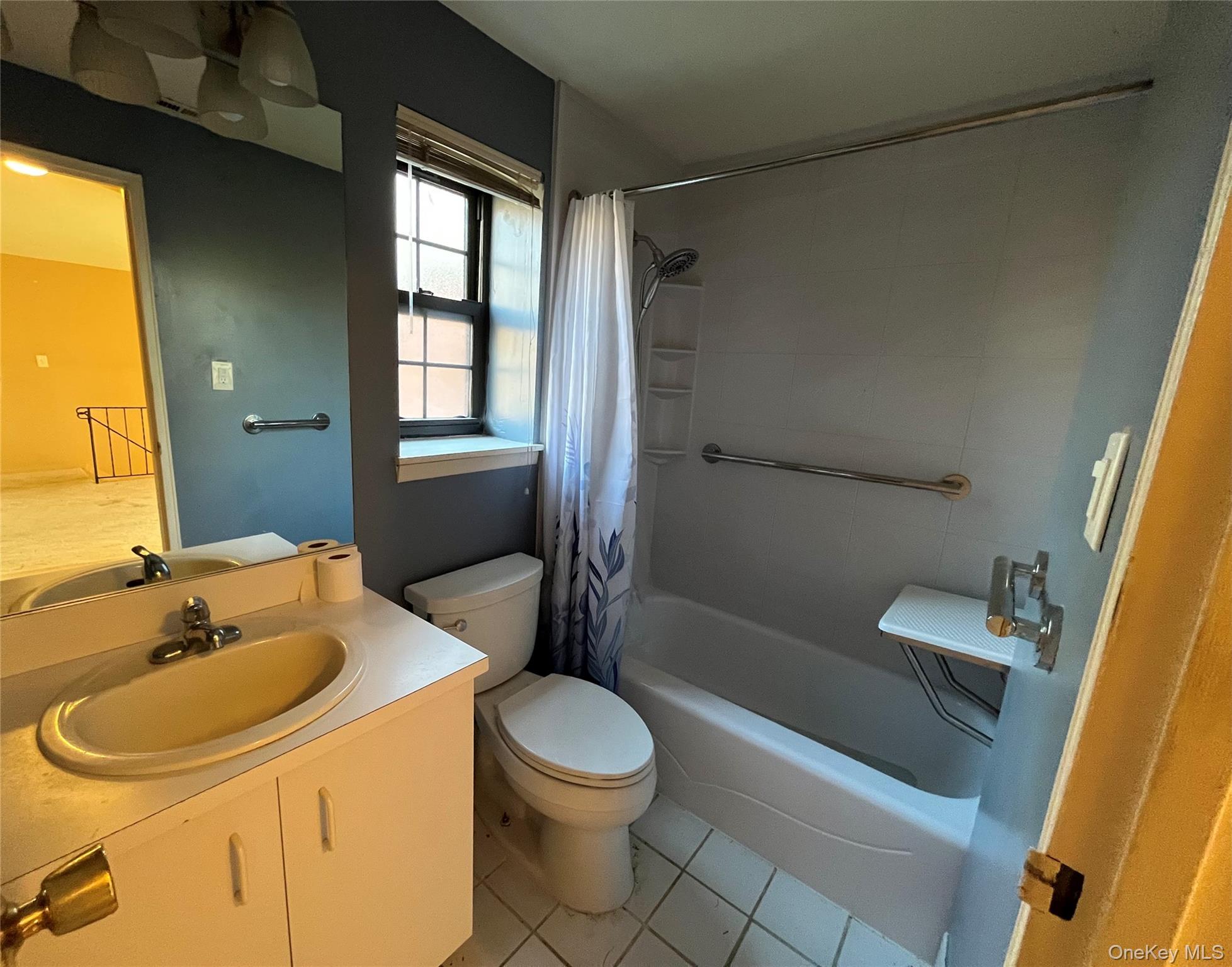 45 Newbrook Lane # 45, Bay Shore, NY 11706